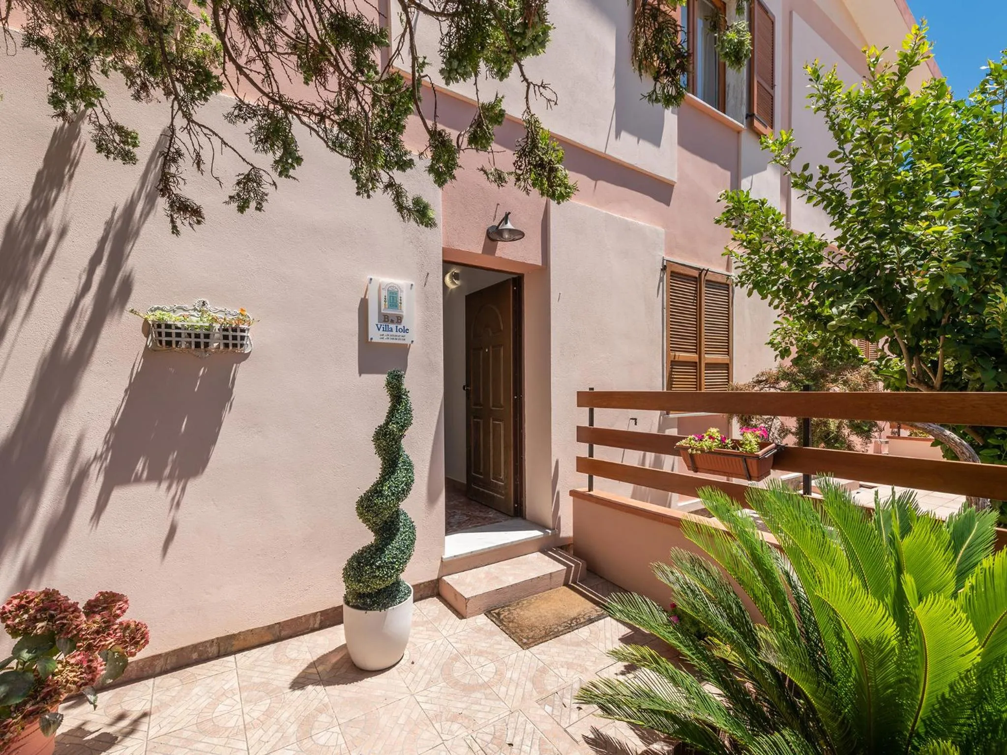 Facade/entrance in Villa Iole