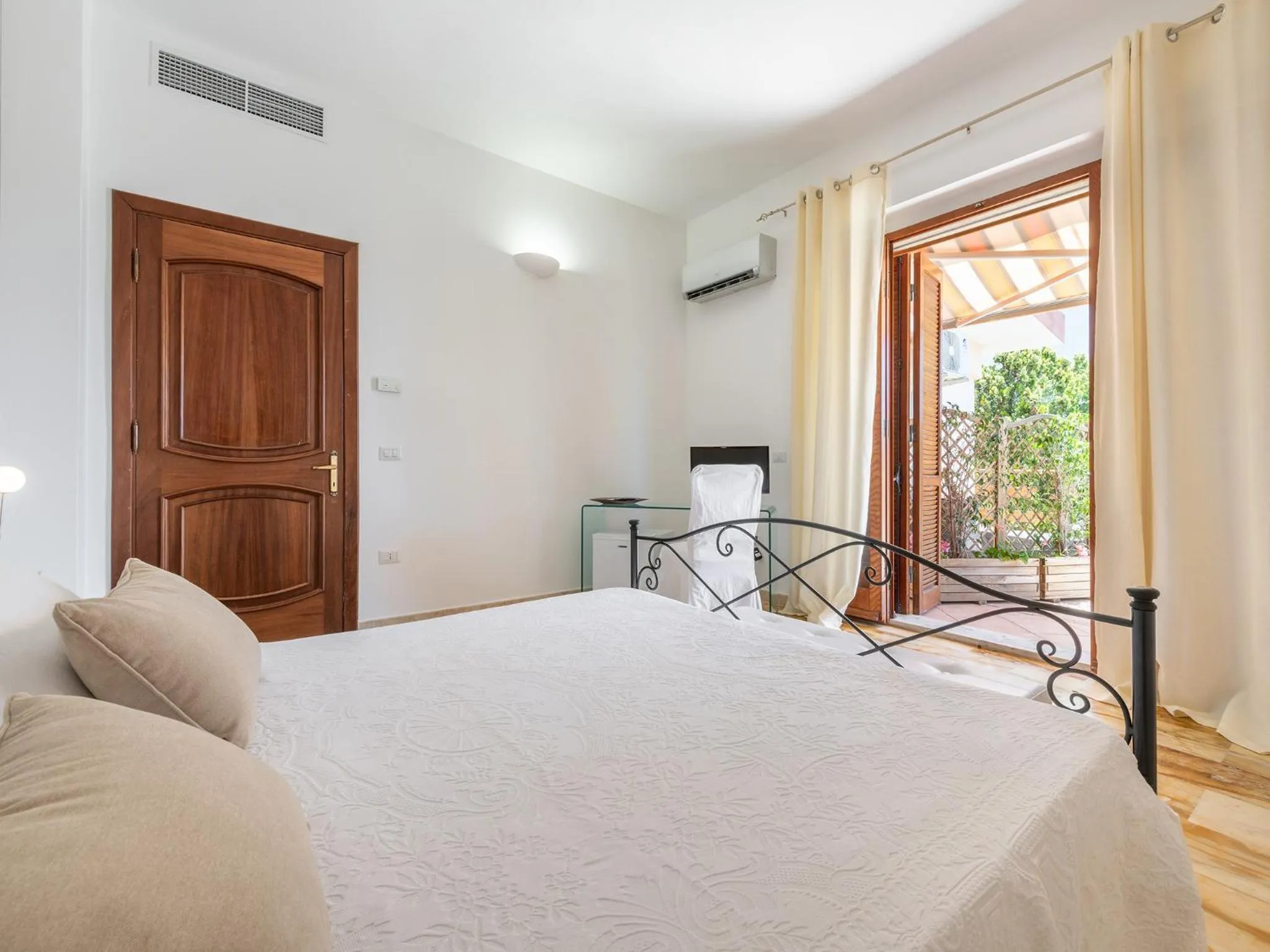 Bedroom, Bed in Villa Iole