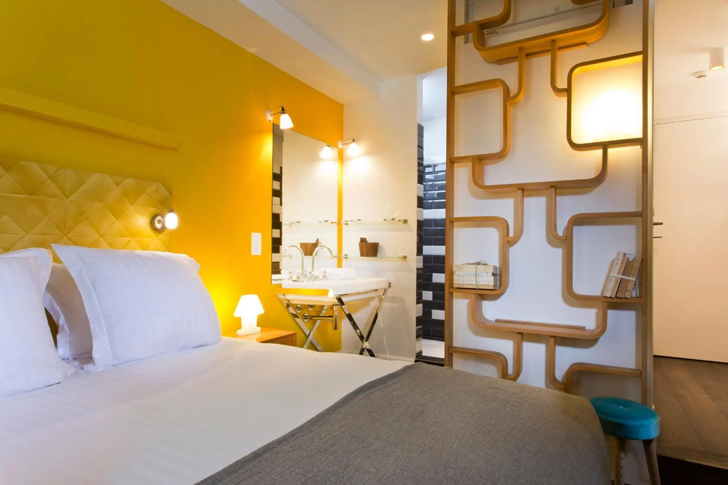 Bathroom, Bed in 1er Etage Marais