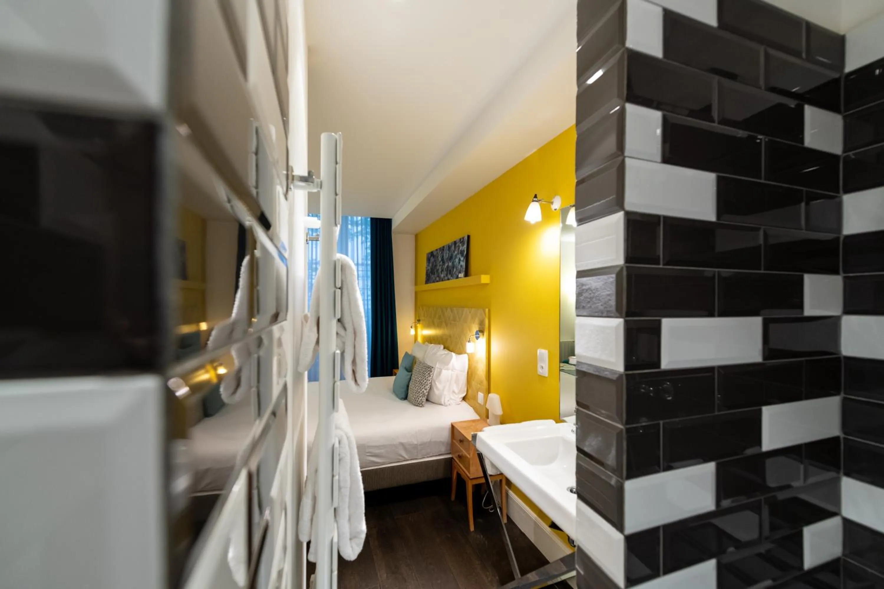 Decorative detail, Bed in 1er Etage Marais