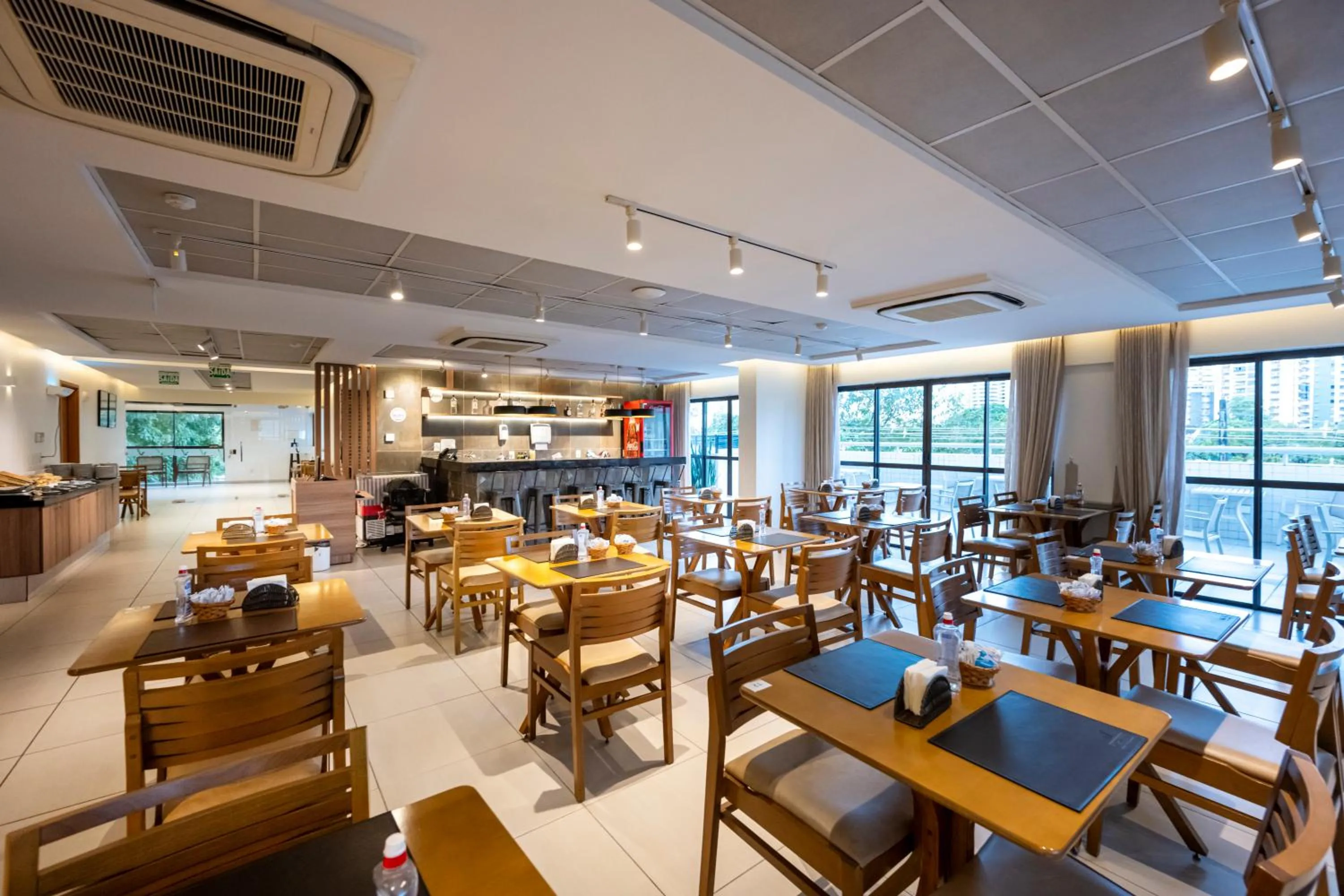 Restaurant/places to eat in Villa Park Hotel Recife