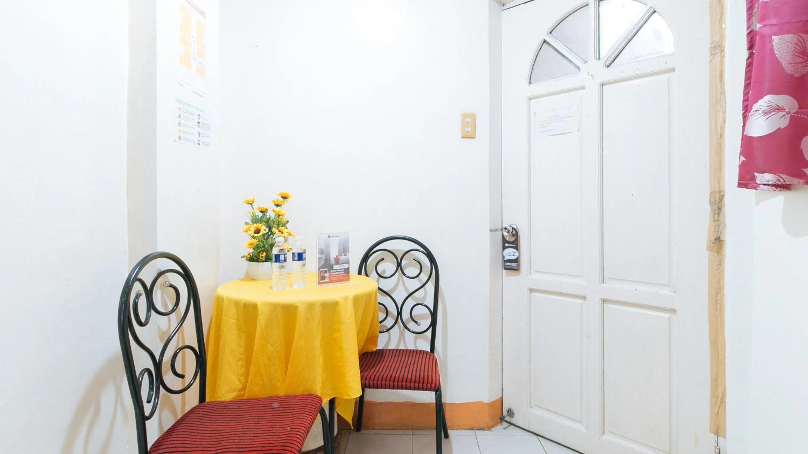 Seating area in RedDoorz near East Avenue Medical Center