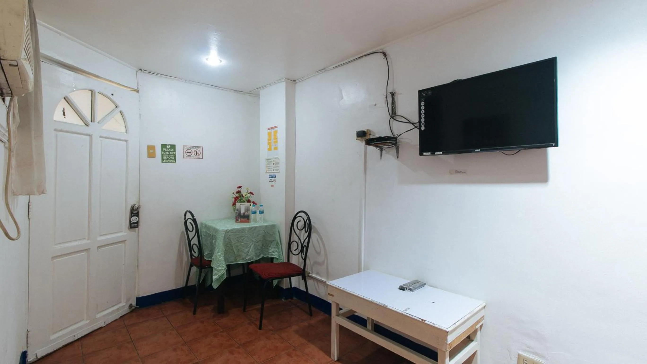 TV and multimedia in RedDoorz near East Avenue Medical Center