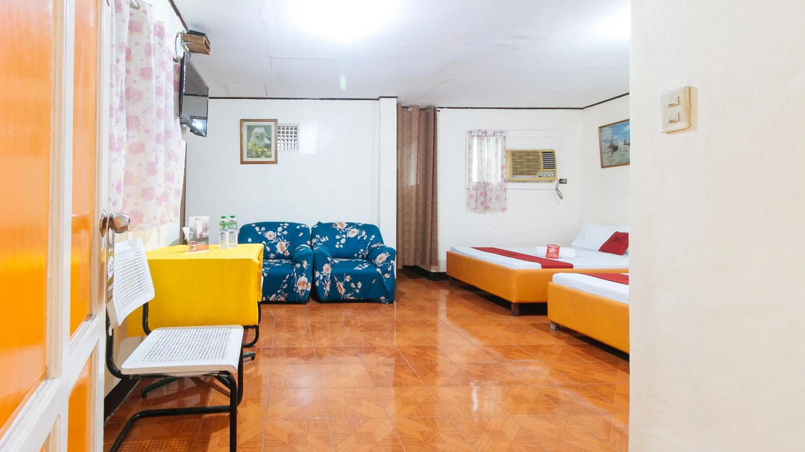 Living room, Bed in RedDoorz near East Avenue Medical Center