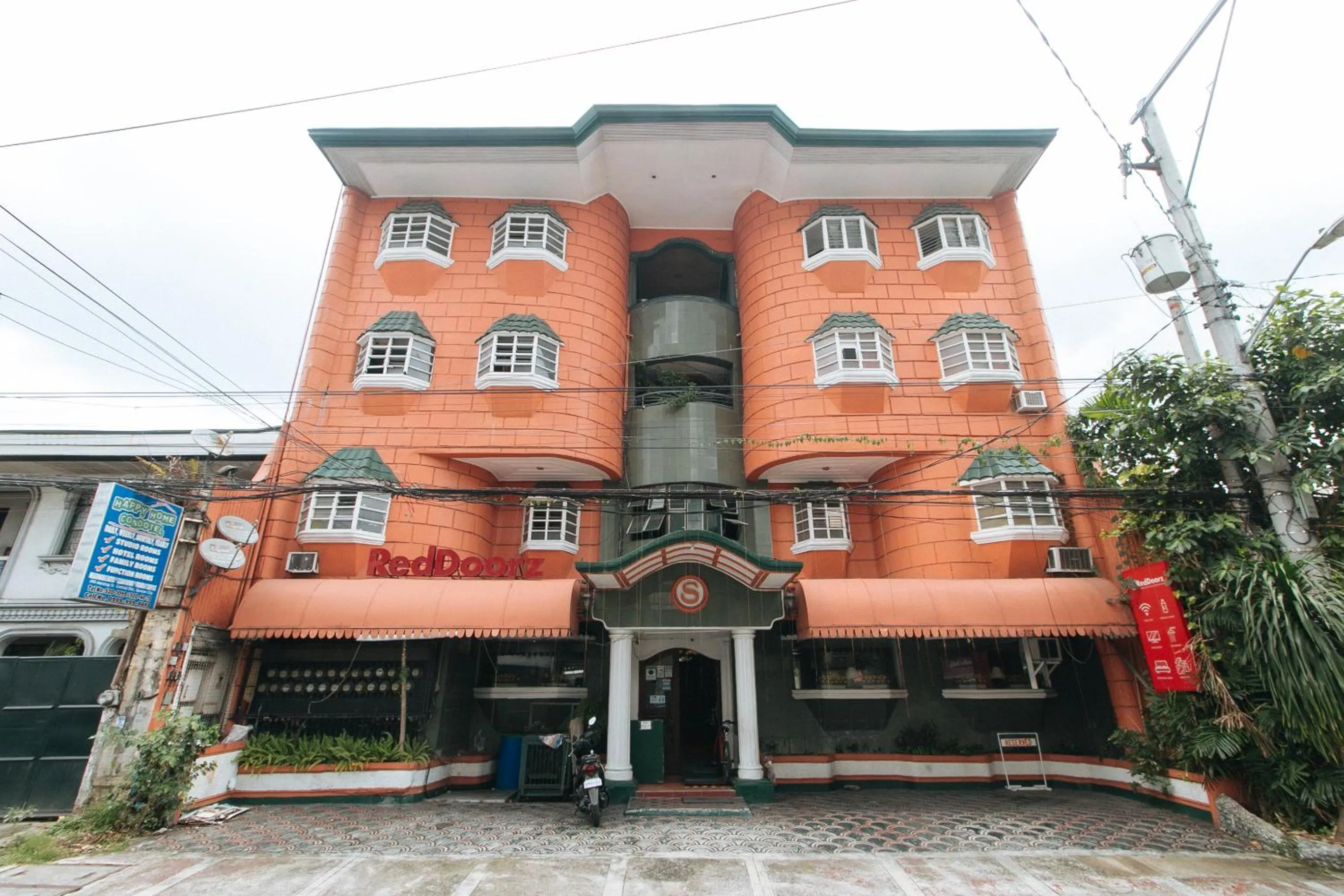 Property building in RedDoorz near East Avenue Medical Center