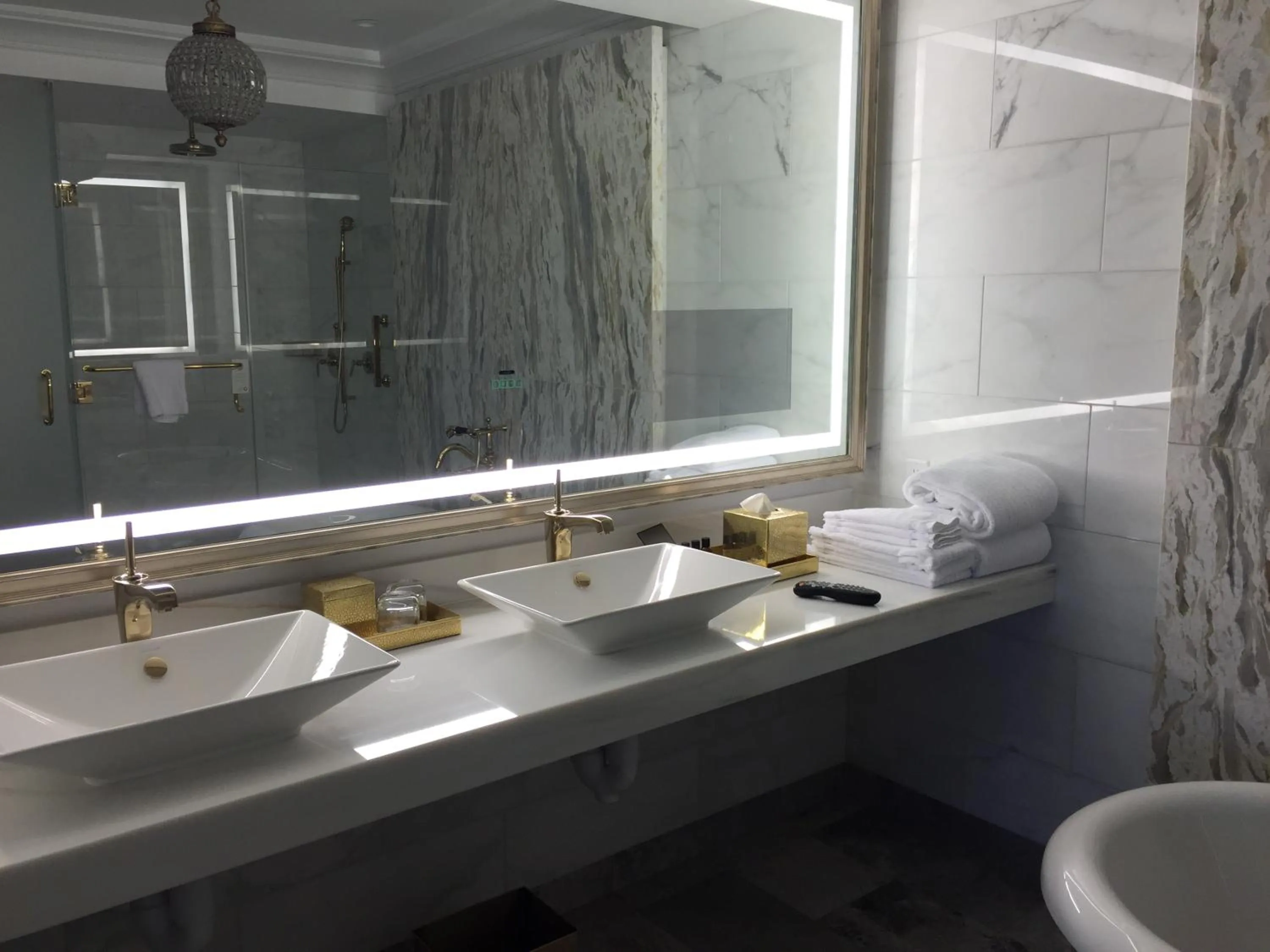 Shower in Claremont Resort & Club