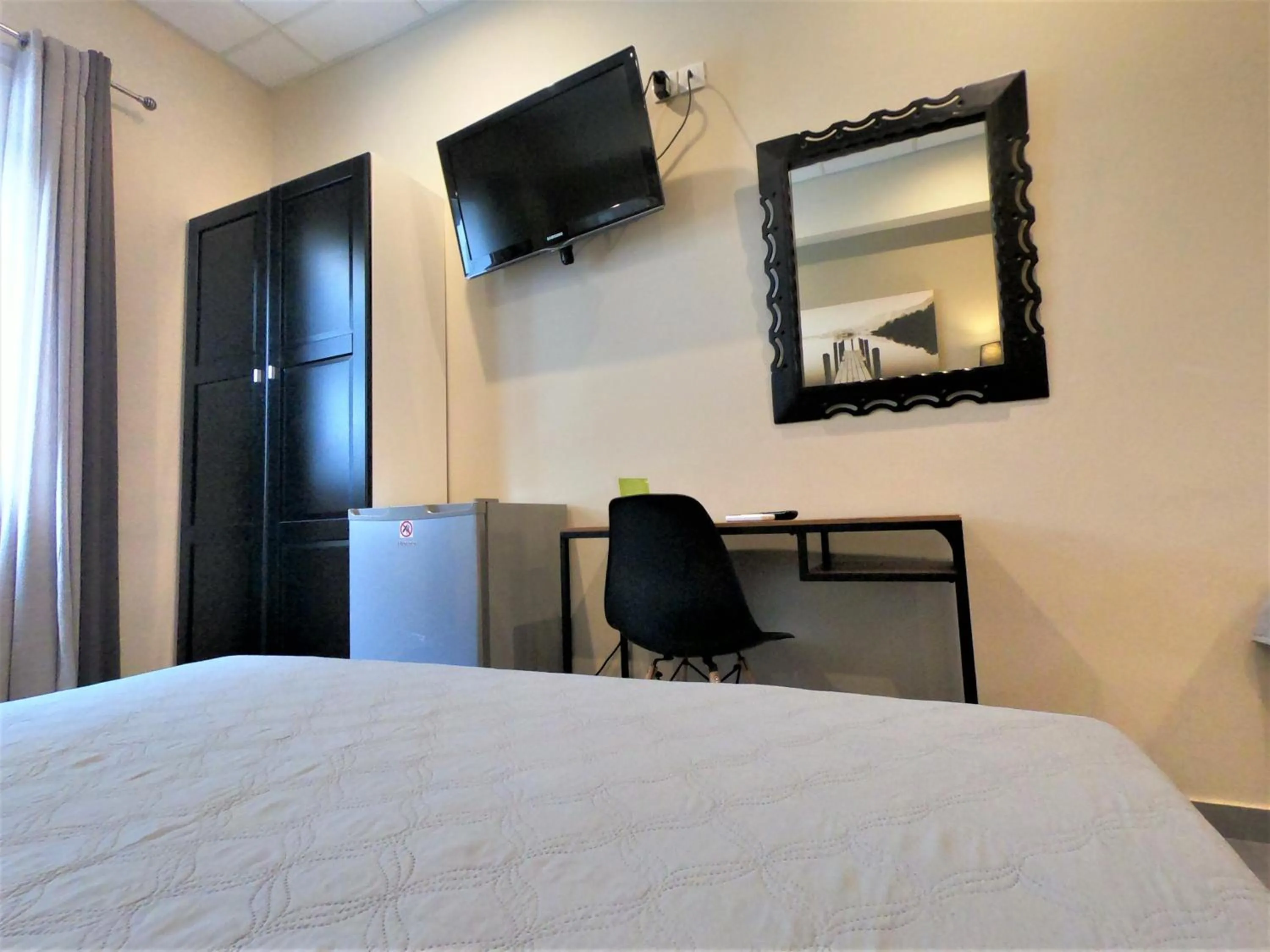 Bedroom, Bed in Achillion Hotel Piraeus