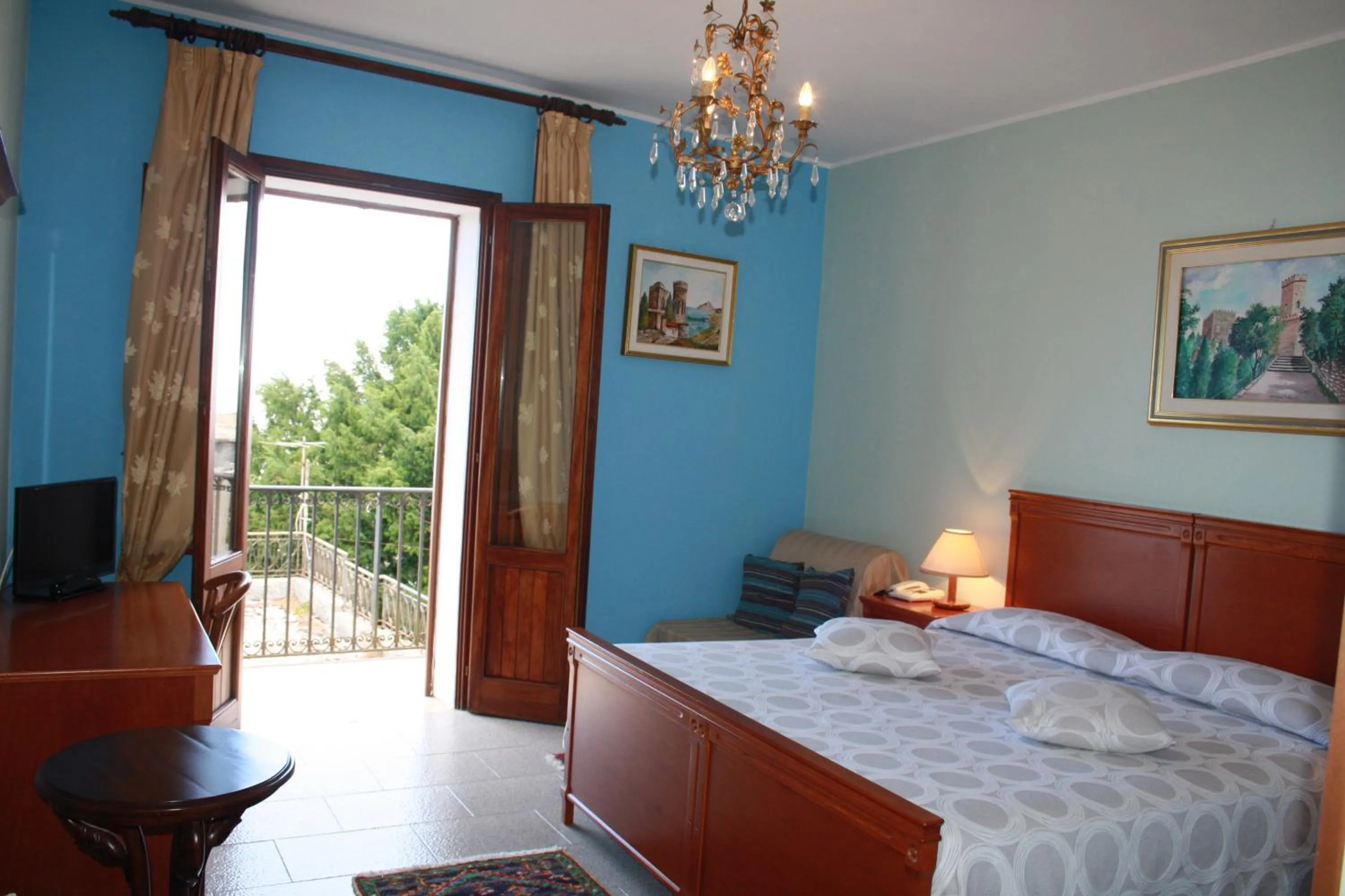 Bed in Hotel Edelweiss