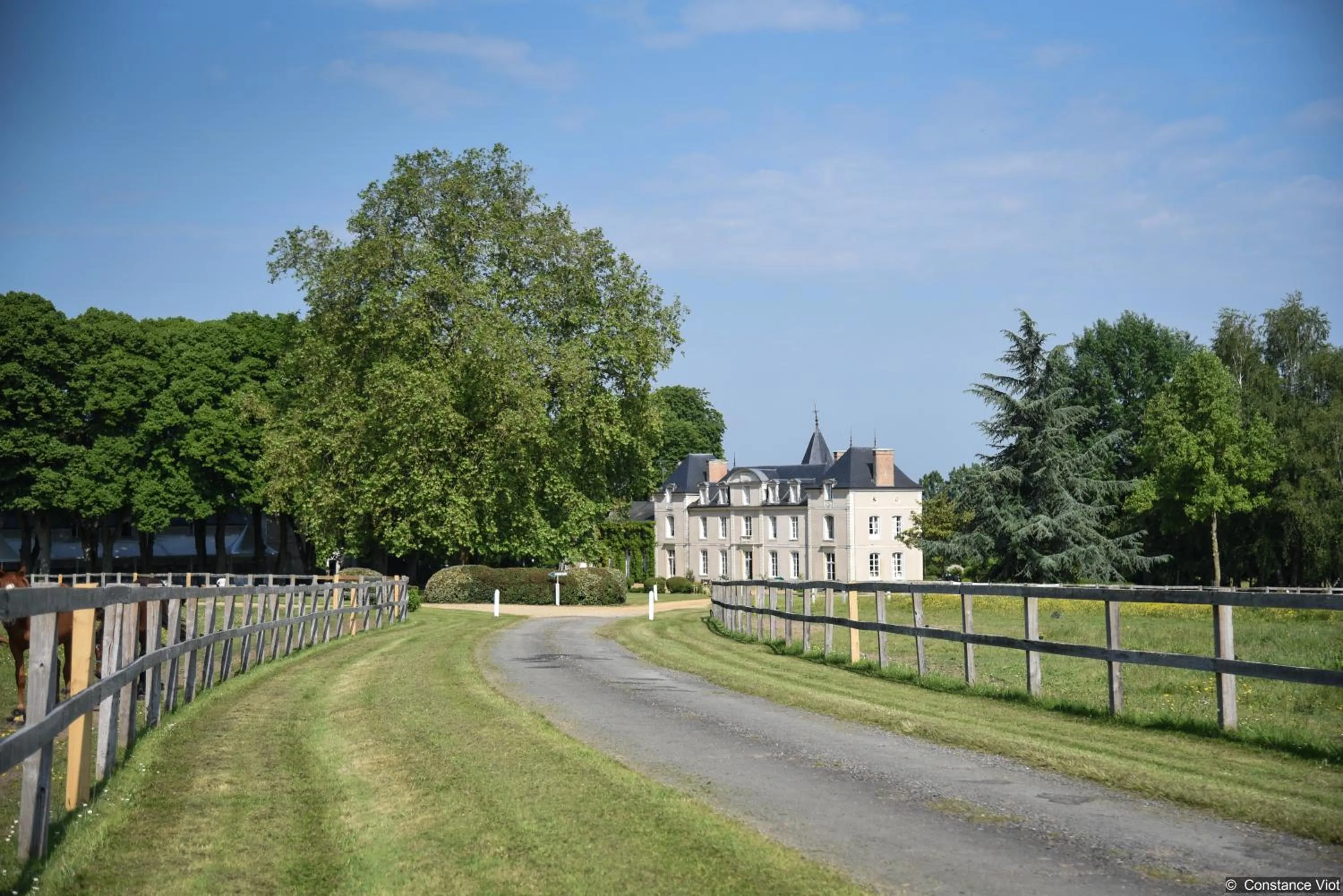 Property building in Hotel Haras De La Potardiere