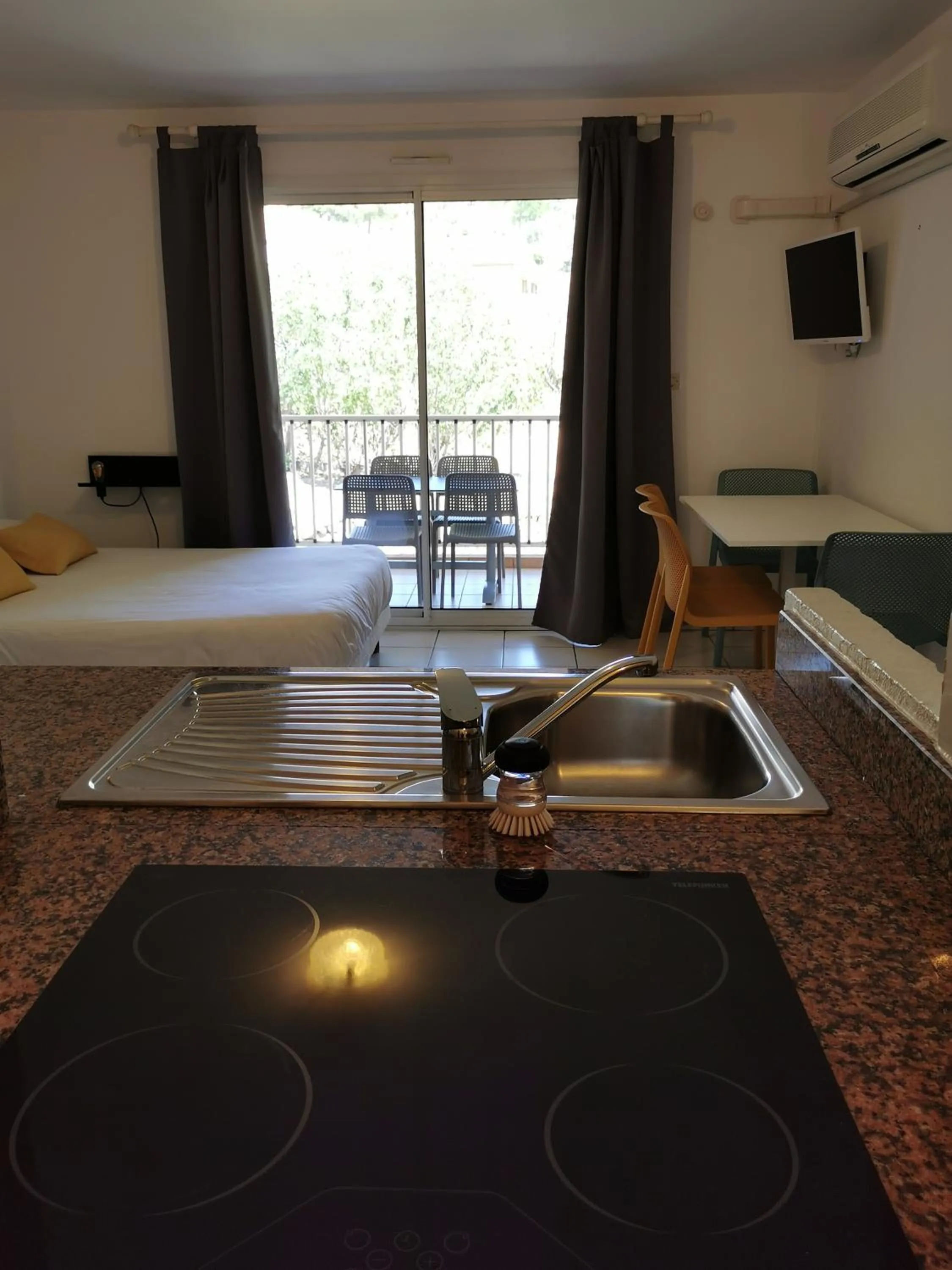 Kitchen or kitchenette, Bed in Résidence Saint Michel