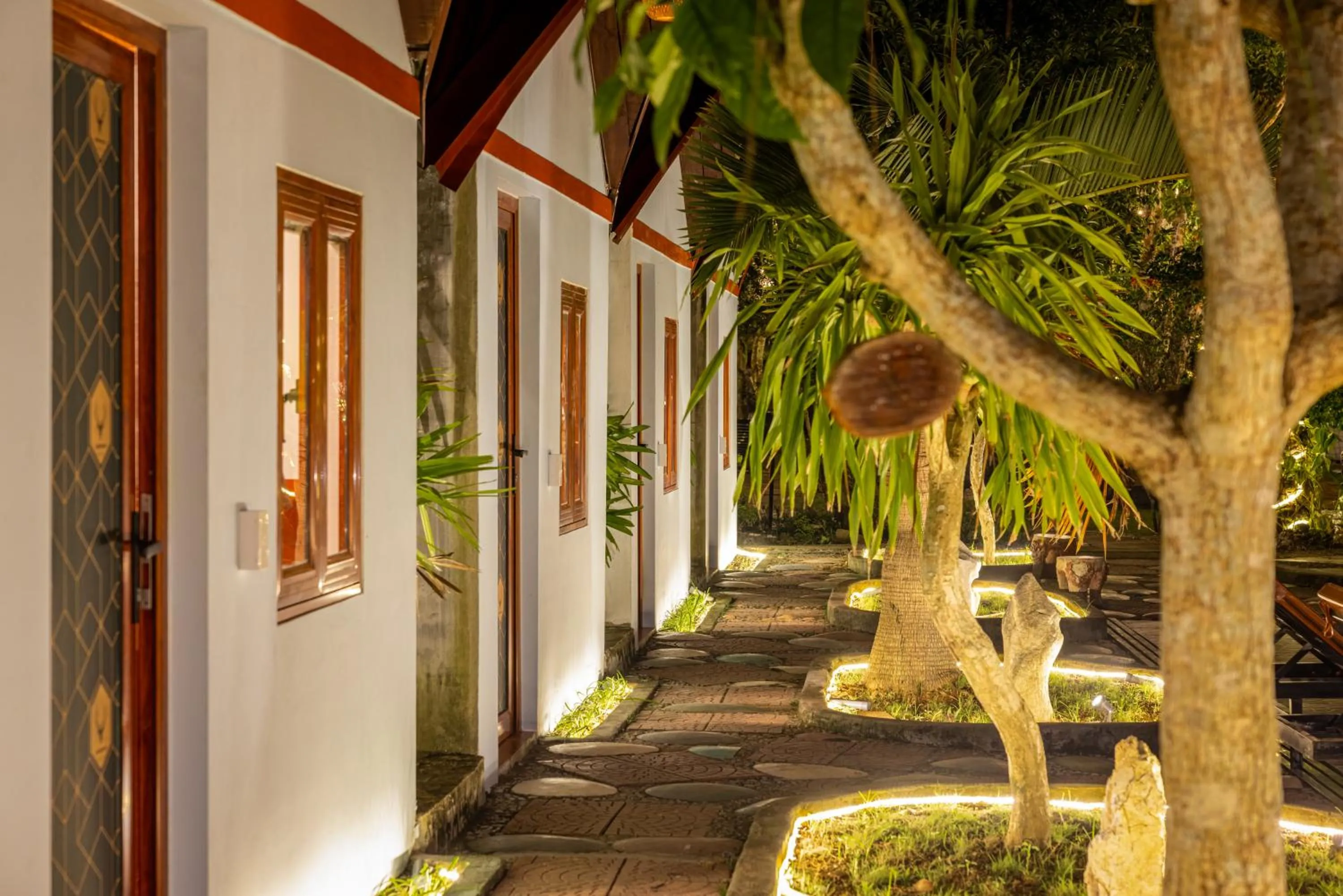 Patio in Cat Ba Serena Homestay And Swimming Pool