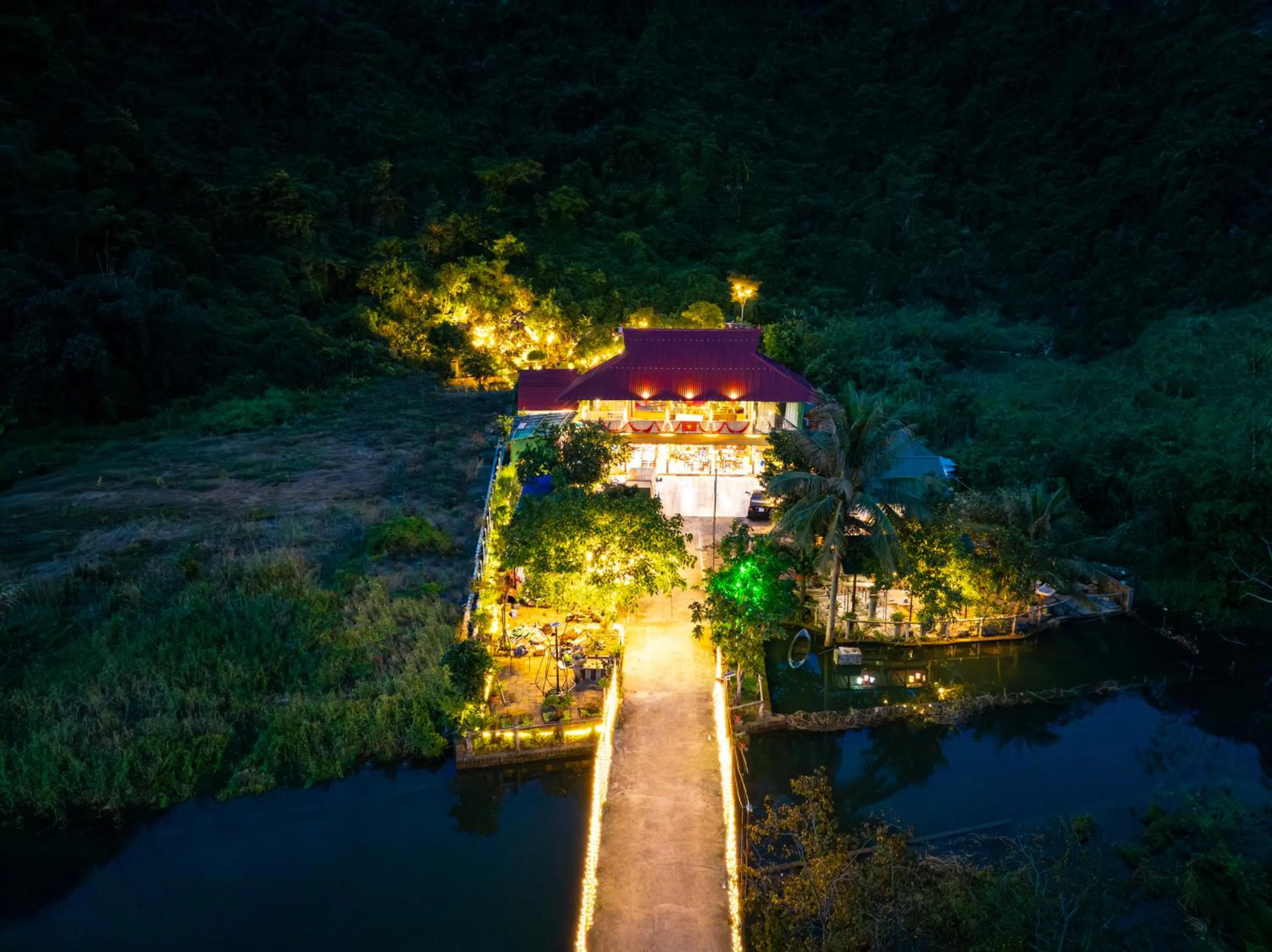 Facade/entrance in Cat Ba Serena Homestay And Swimming Pool