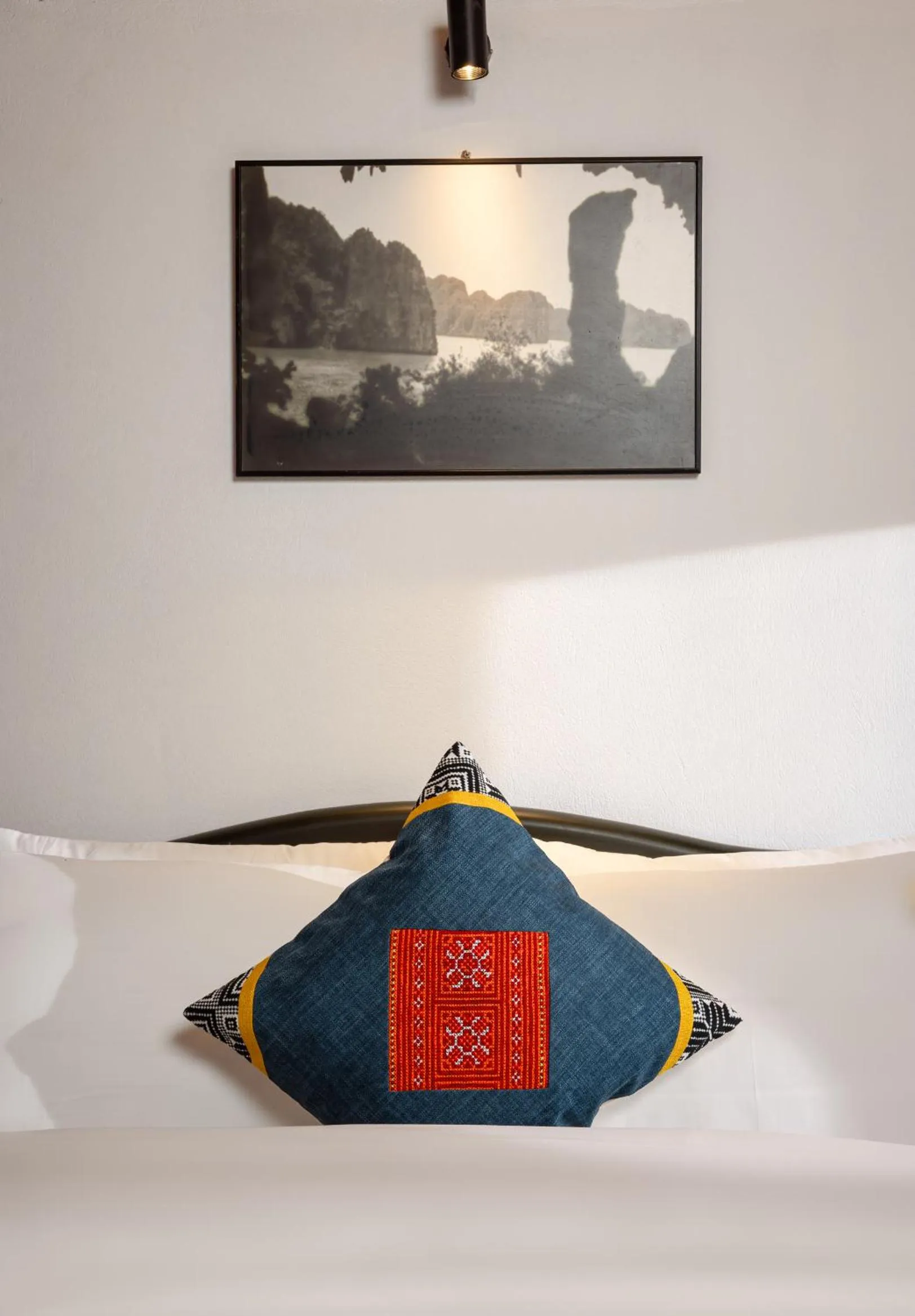 Bed in Cat Ba Serena Homestay And Swimming Pool