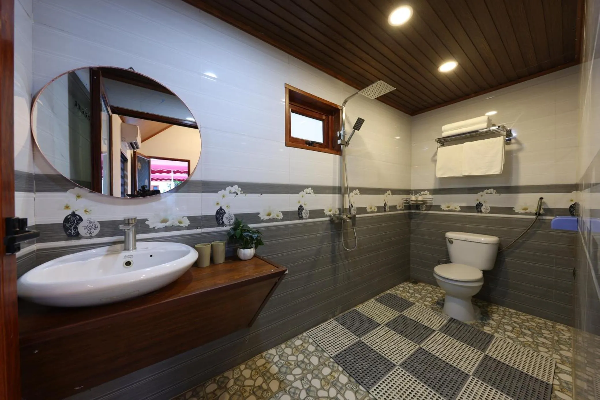 Bathroom in Cat Ba Serena Homestay And Swimming Pool