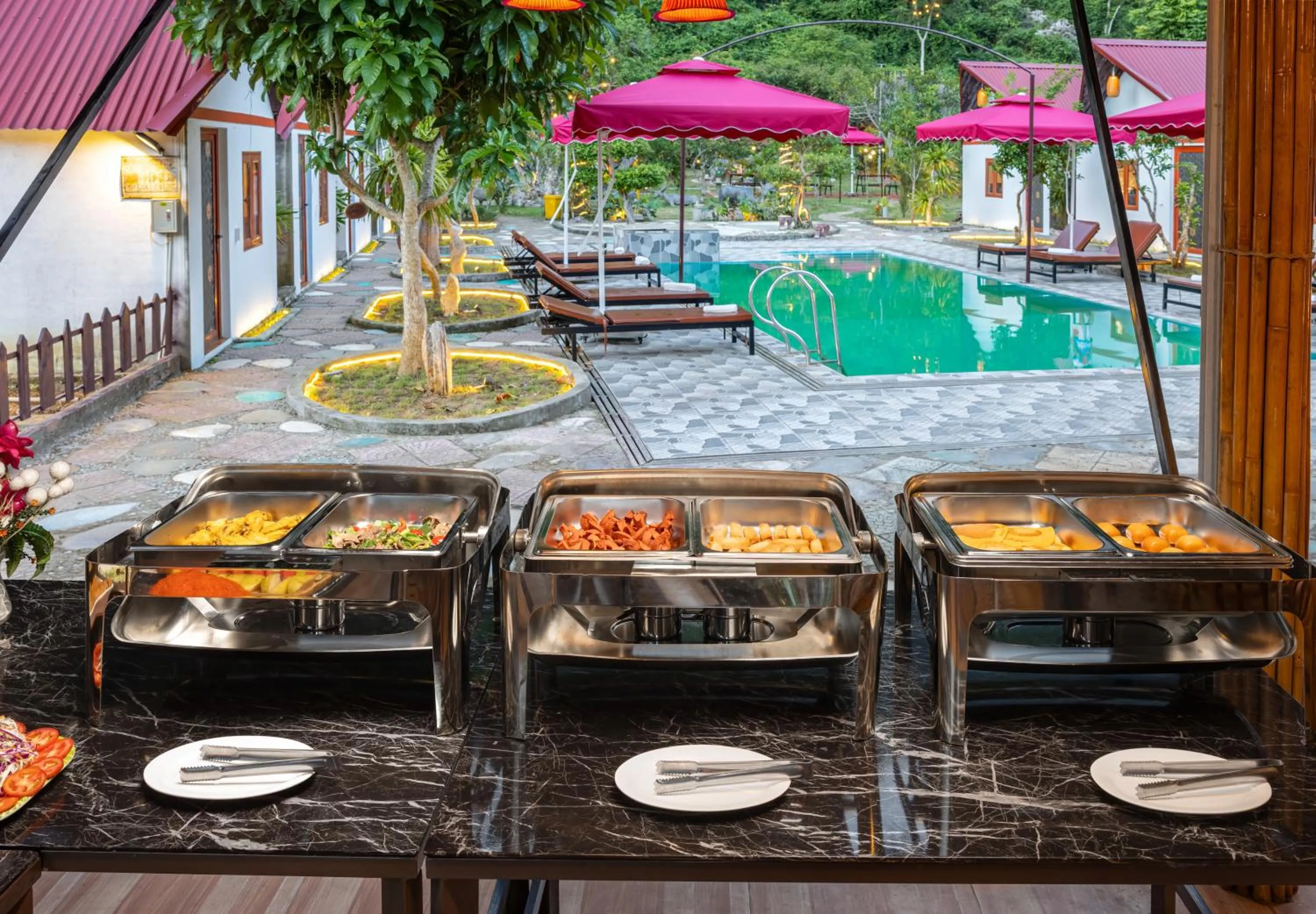 Dining area in Cat Ba Serena Homestay And Swimming Pool