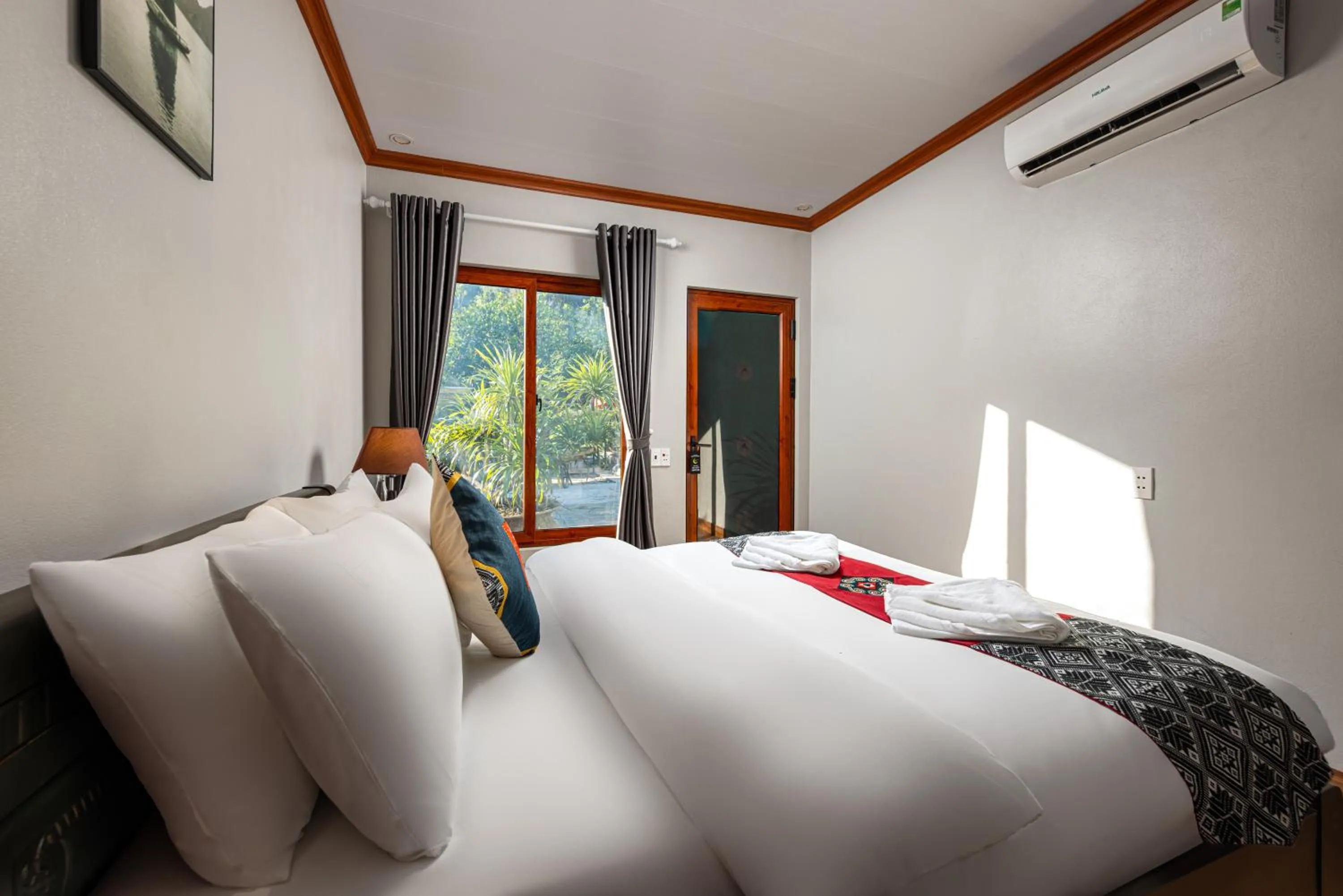 Bed in Cat Ba Serena Homestay And Swimming Pool