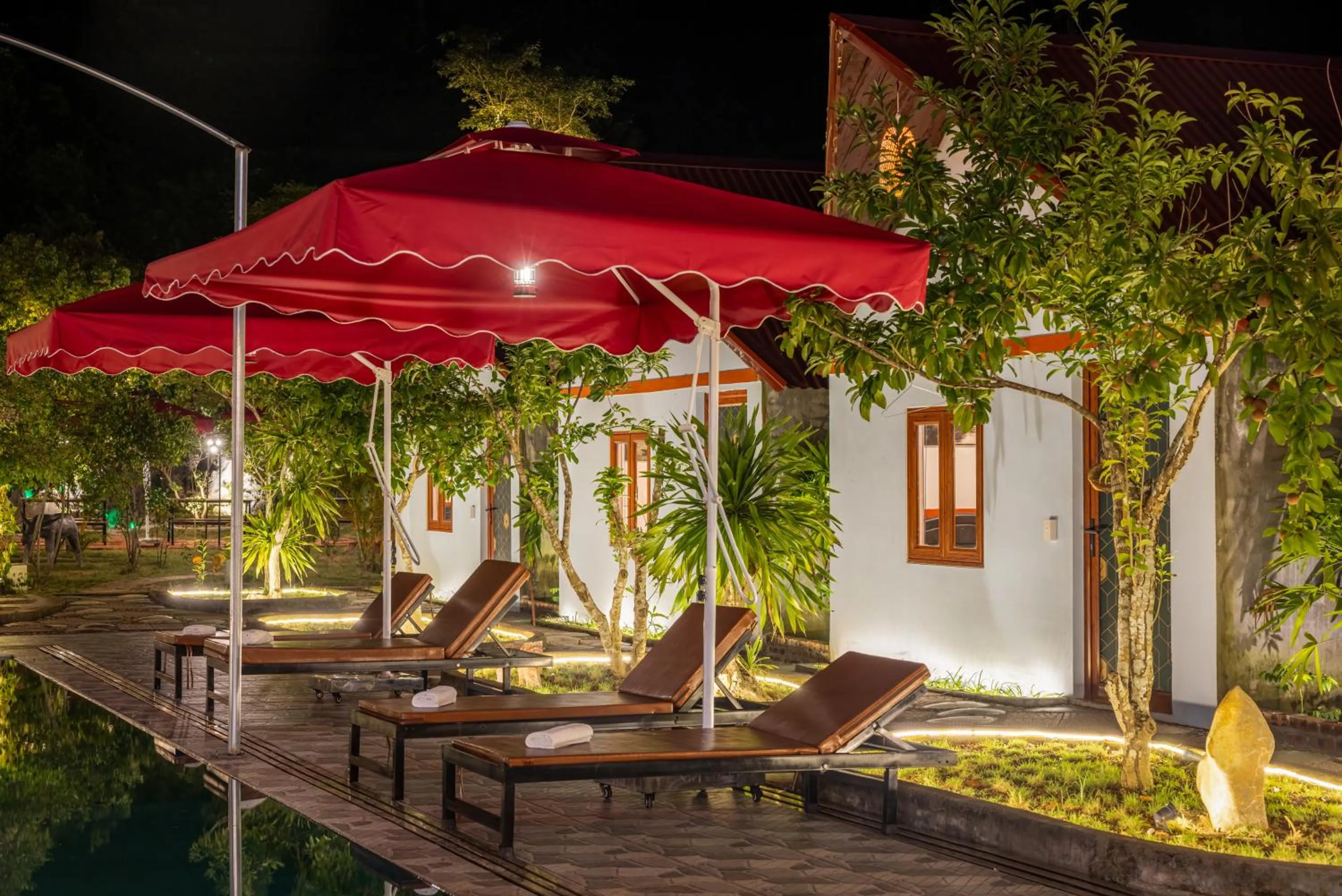 Patio in Cat Ba Serena Homestay And Swimming Pool