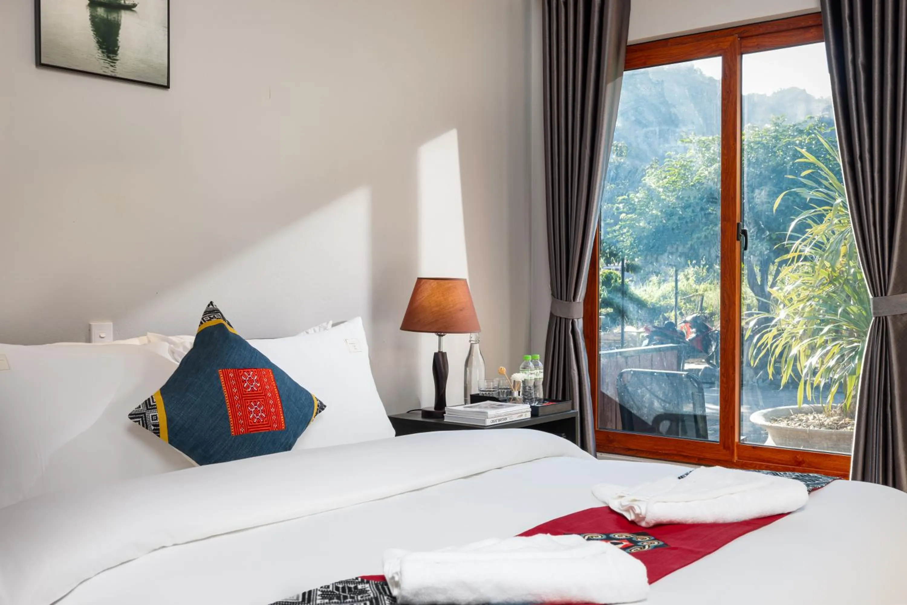 Bed in Cat Ba Serena Homestay And Swimming Pool