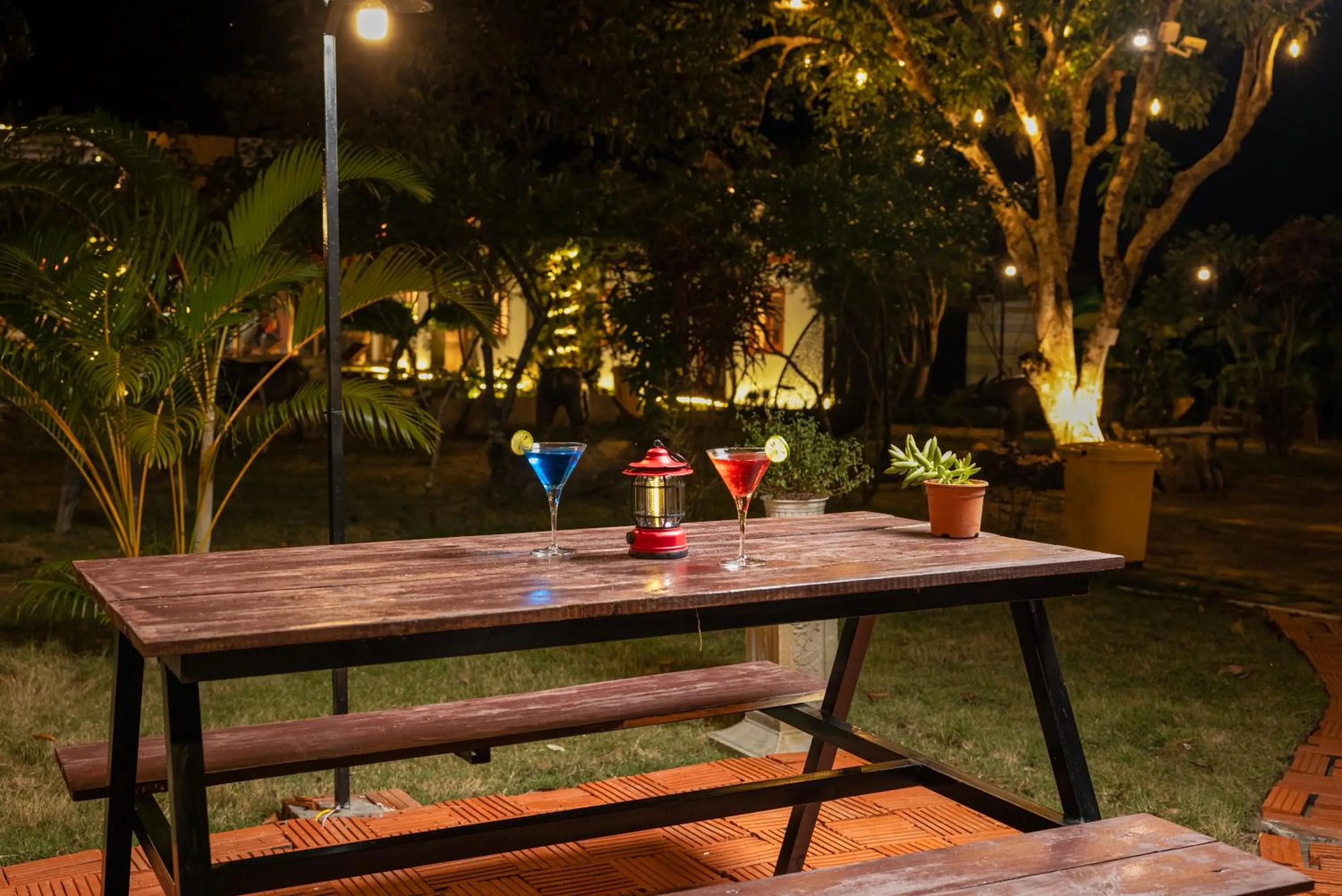 Seating area in Cat Ba Serena Homestay And Swimming Pool