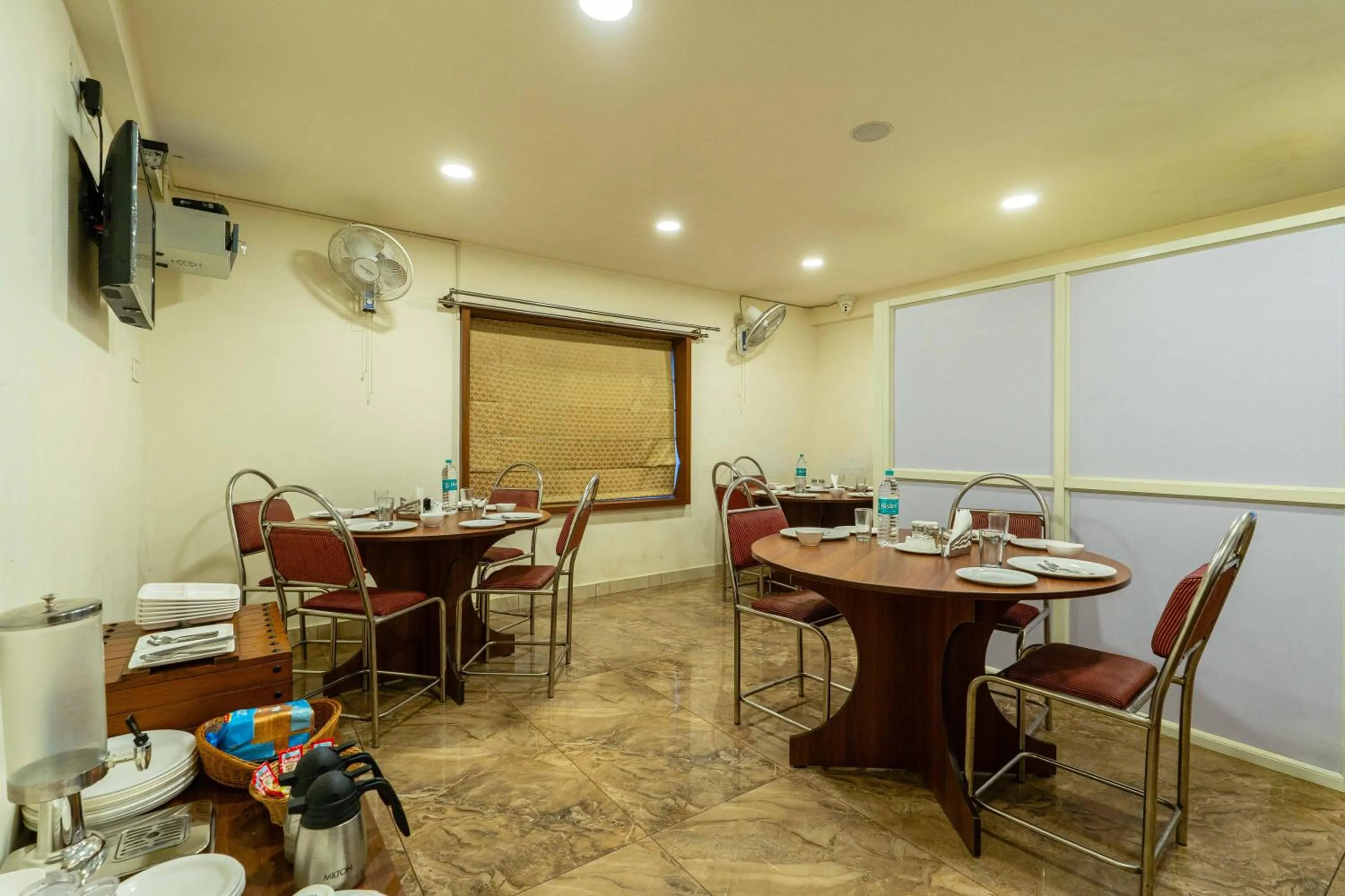 Dining area in Treebo Kings Orchid