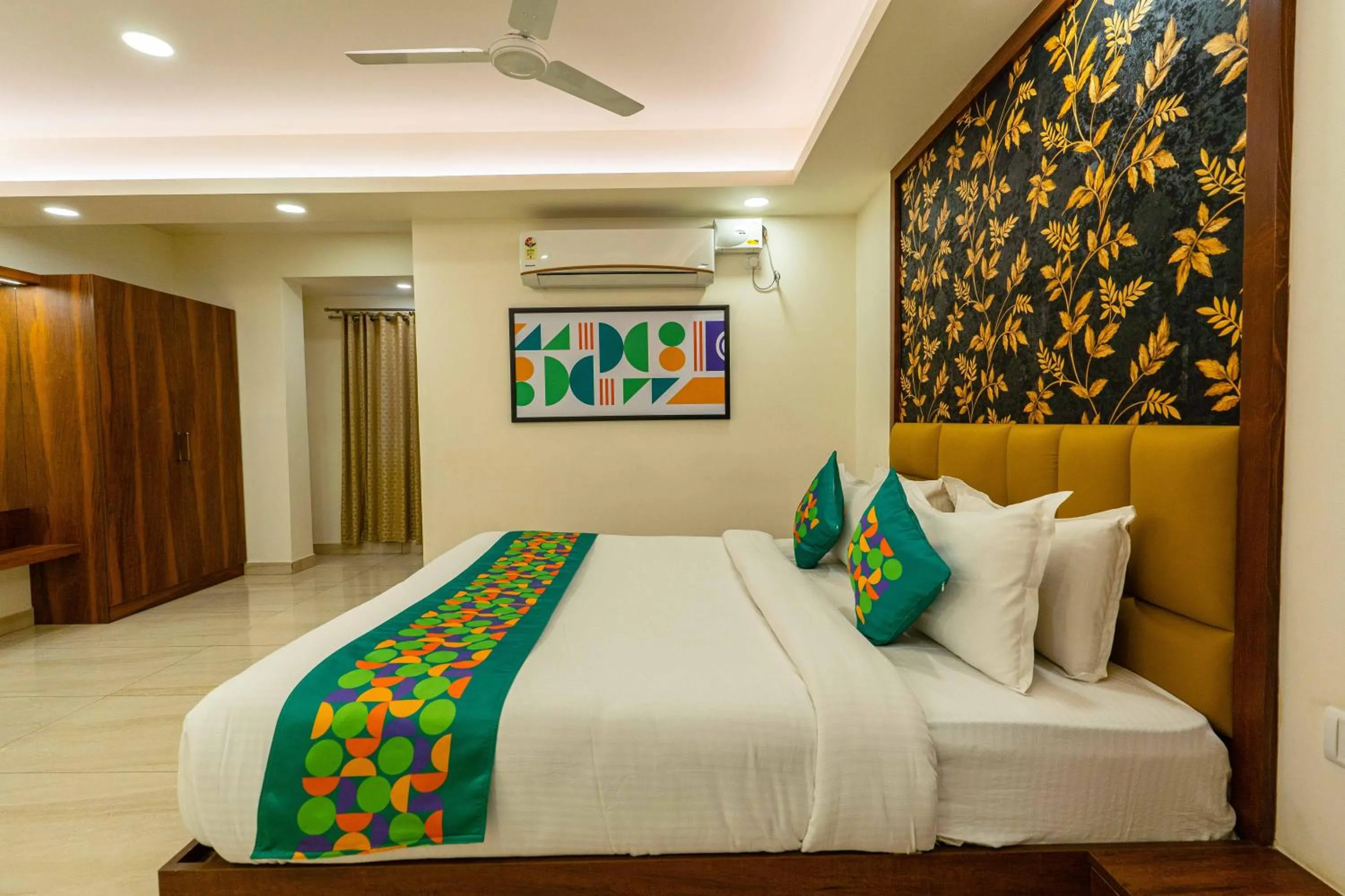 Bedroom, Bed in Treebo Kings Orchid