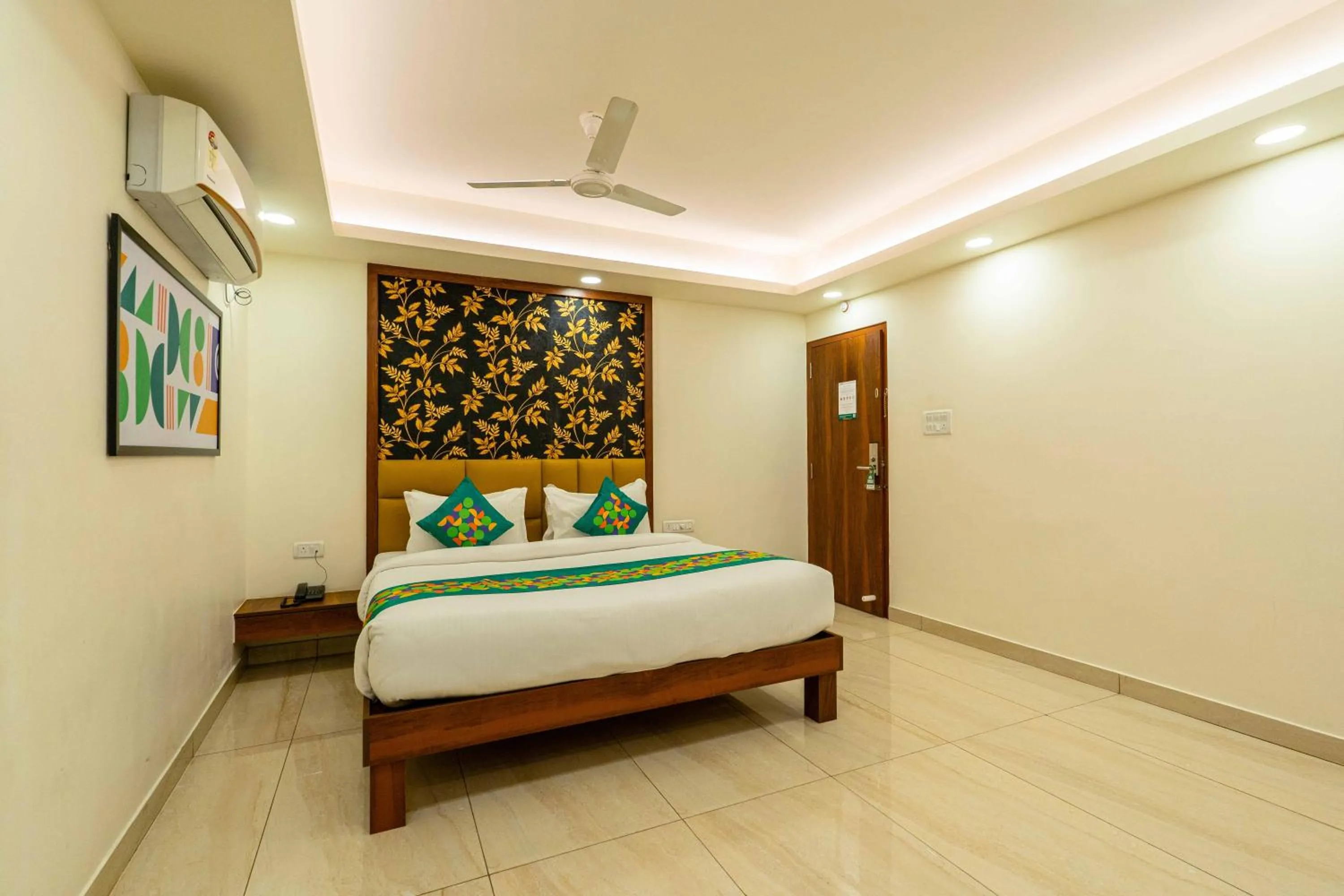 Bedroom, Bed in Treebo Kings Orchid