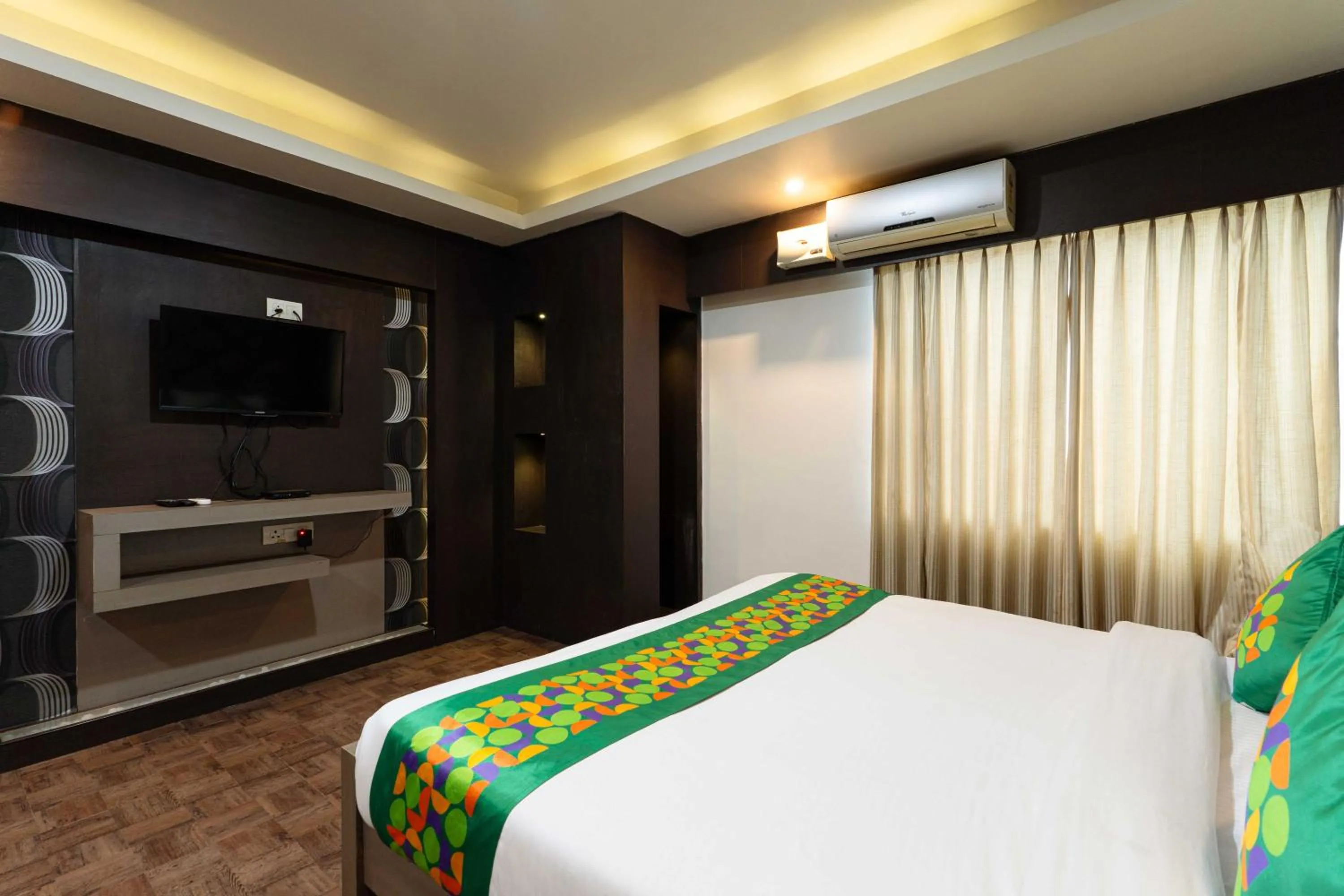 Bedroom, Bed in Treebo Kings Orchid