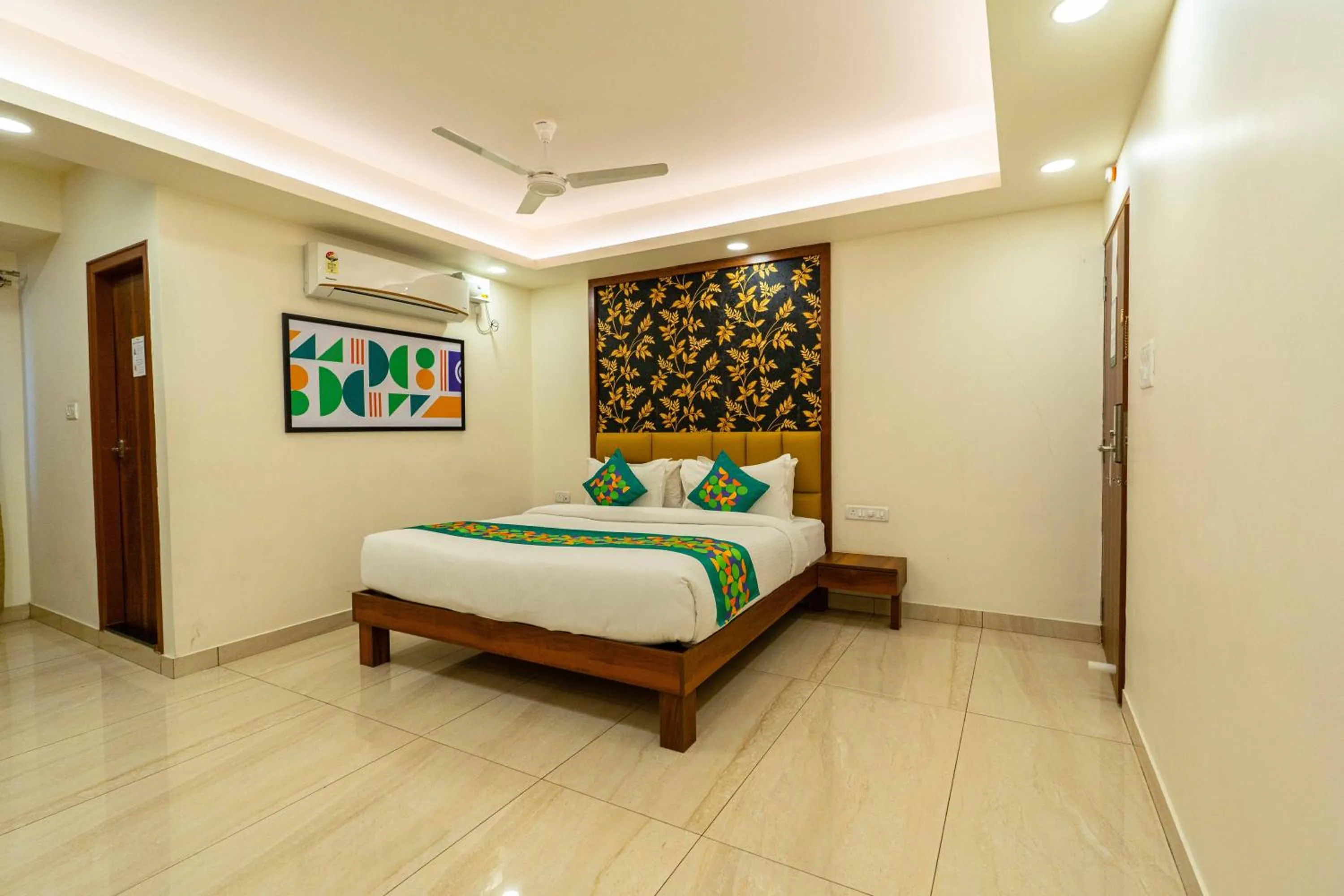 Bedroom, Bed in Treebo Kings Orchid