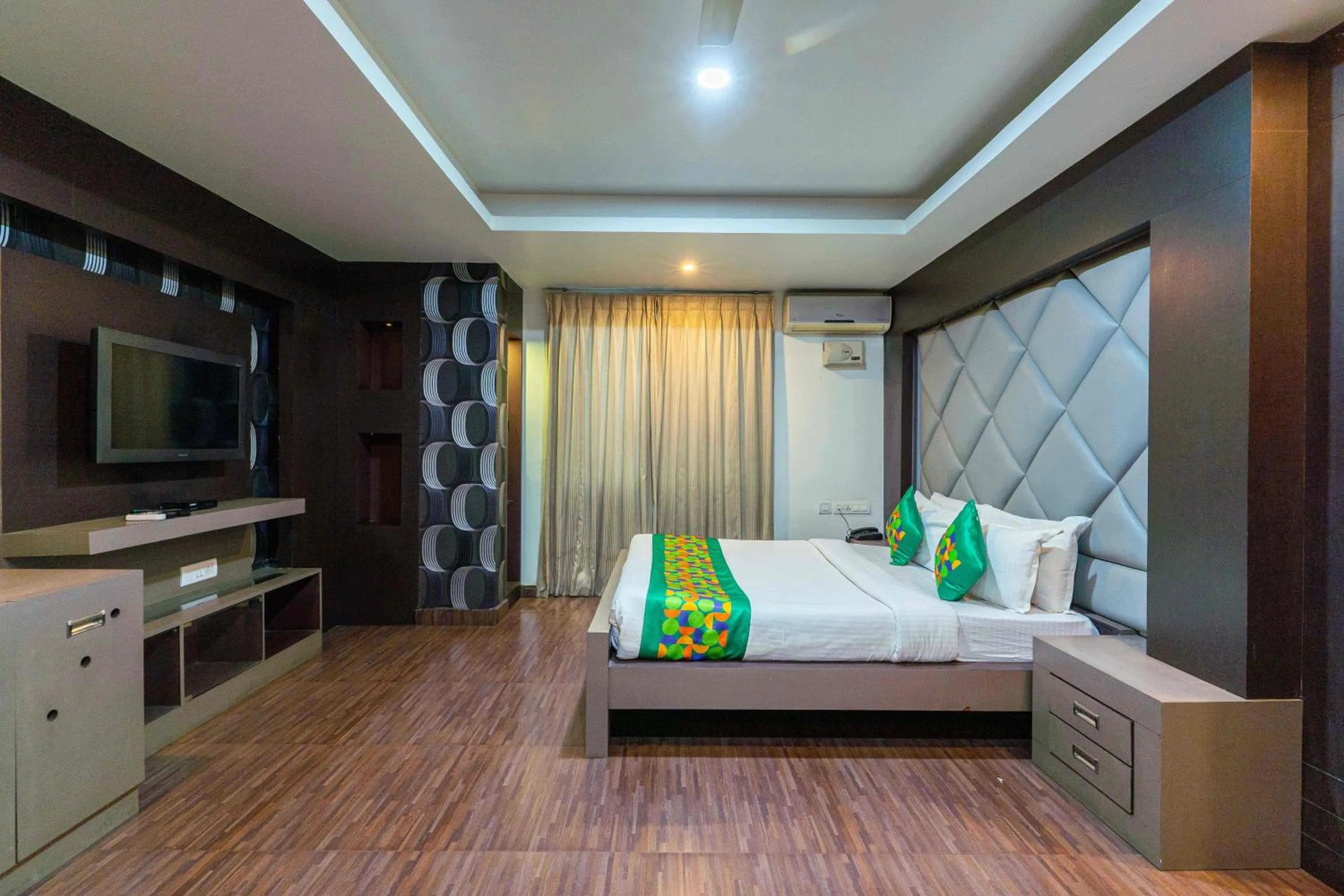 Bedroom, Bed in Treebo Kings Orchid