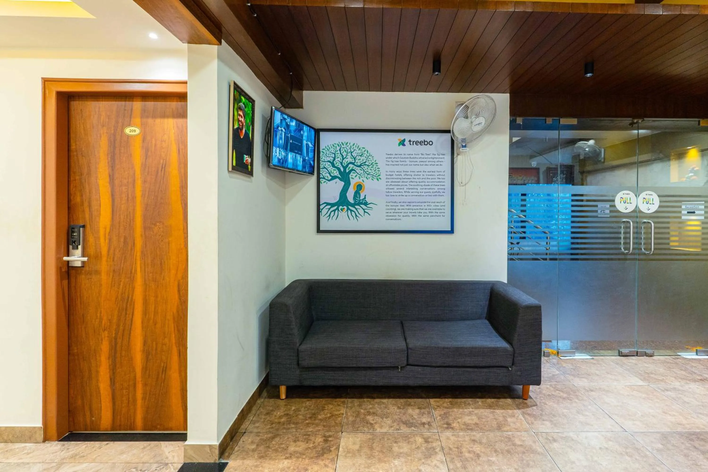 Seating area in Treebo Kings Orchid