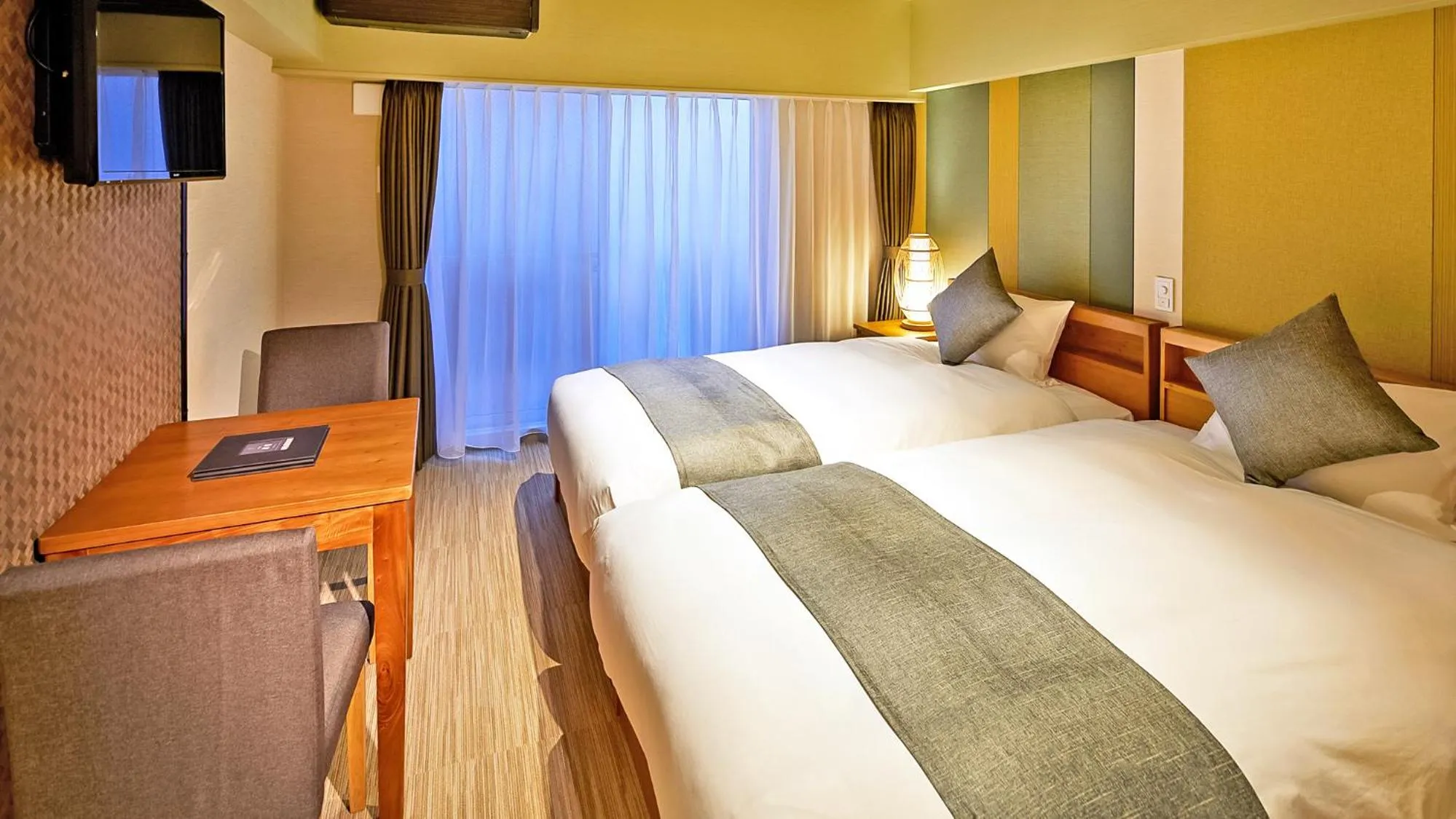 Dining area, Bed in Stay SAKURA Tokyo Asakusa Yokozuna Hotel