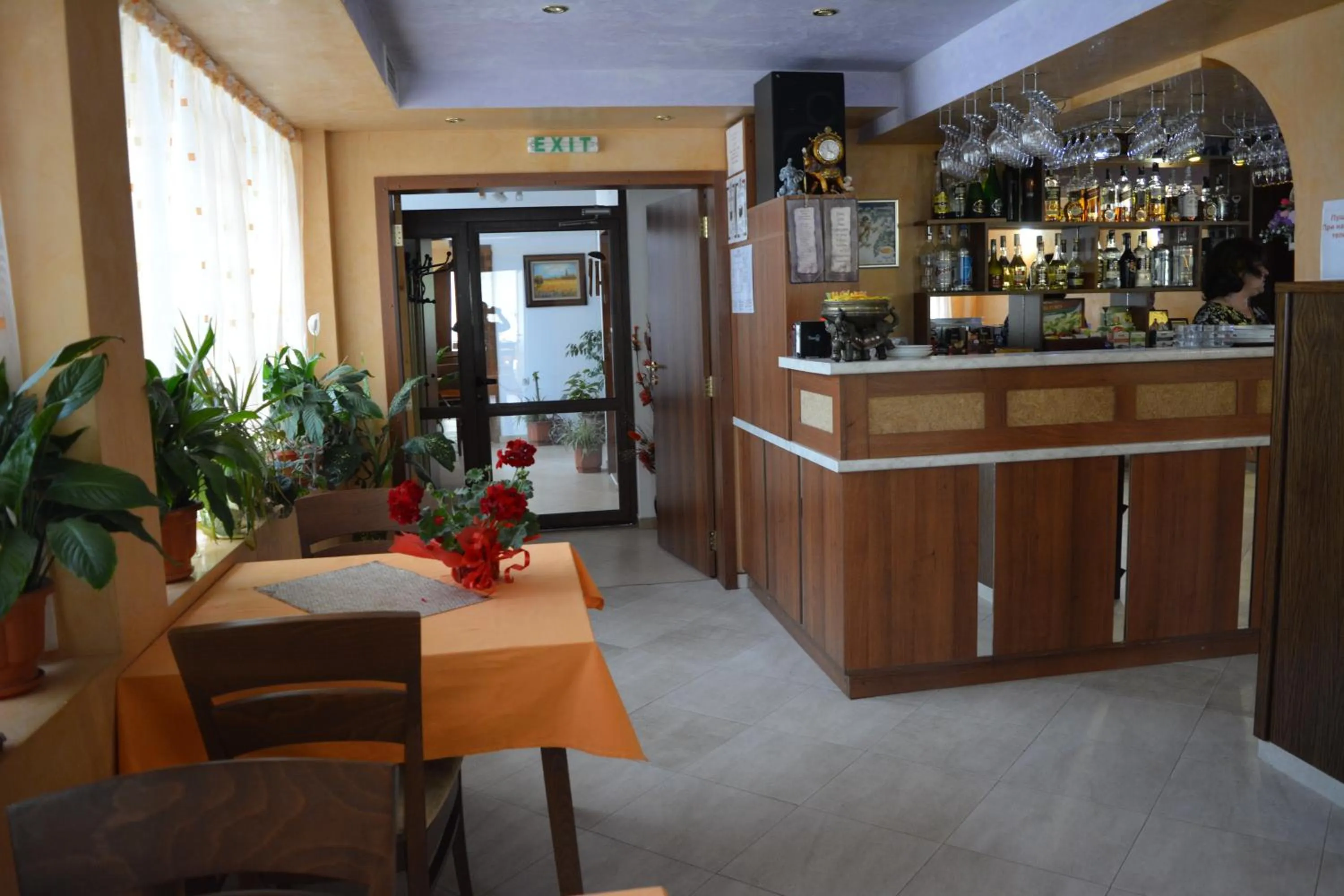 Restaurant/places to eat in Blyan Family Hotel