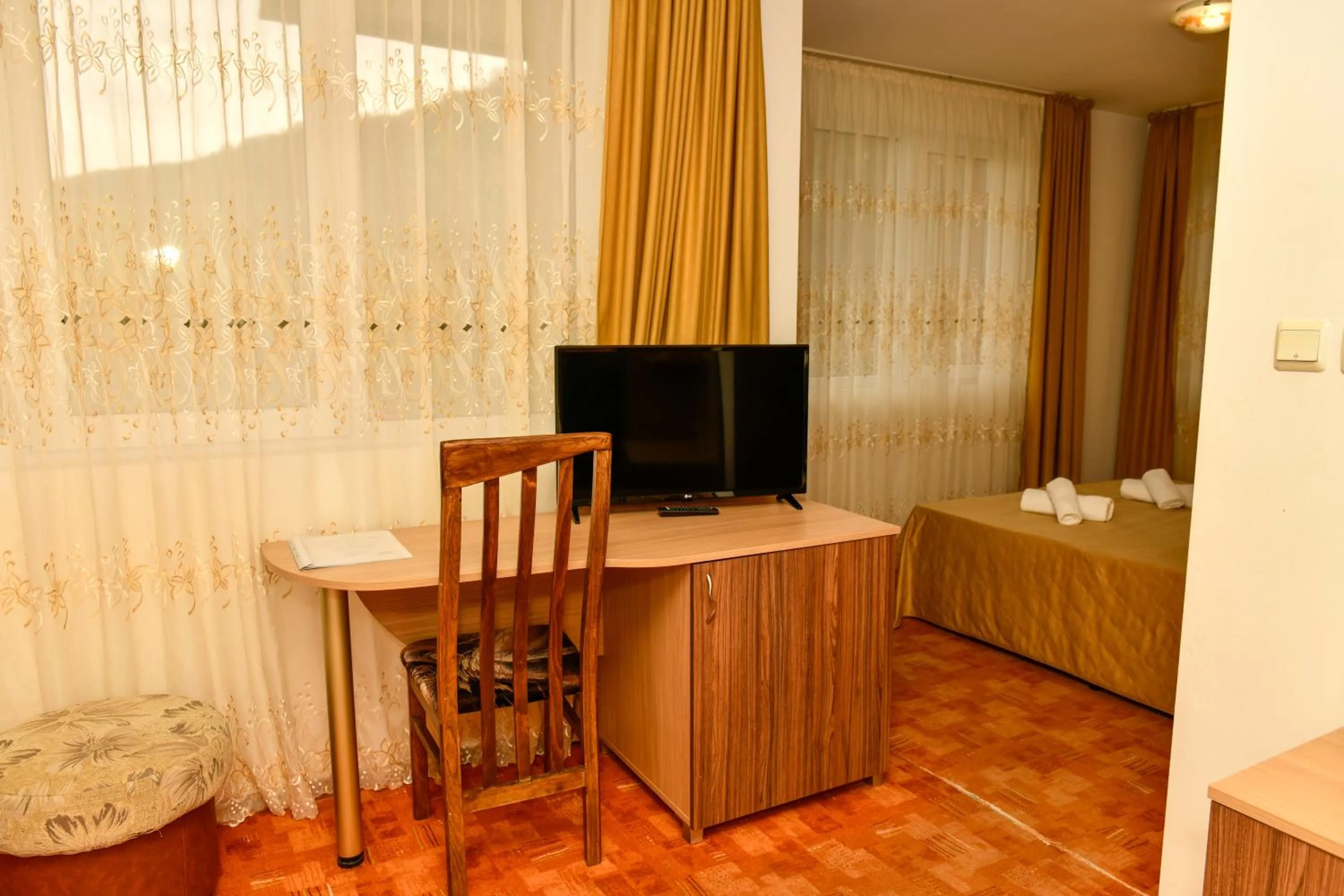 hair dresser in Blyan Family Hotel