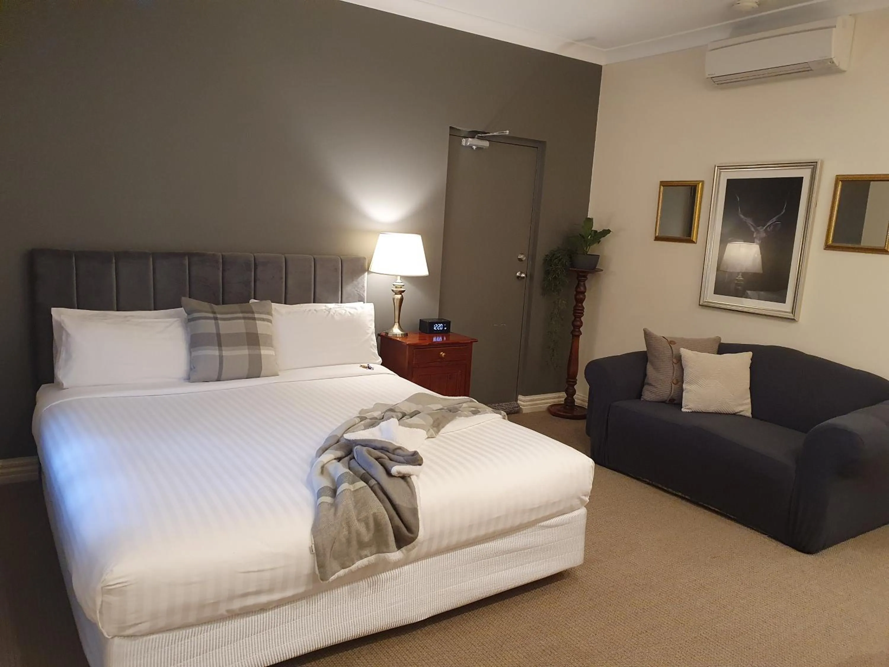 Bed in The Lancefield Lodge