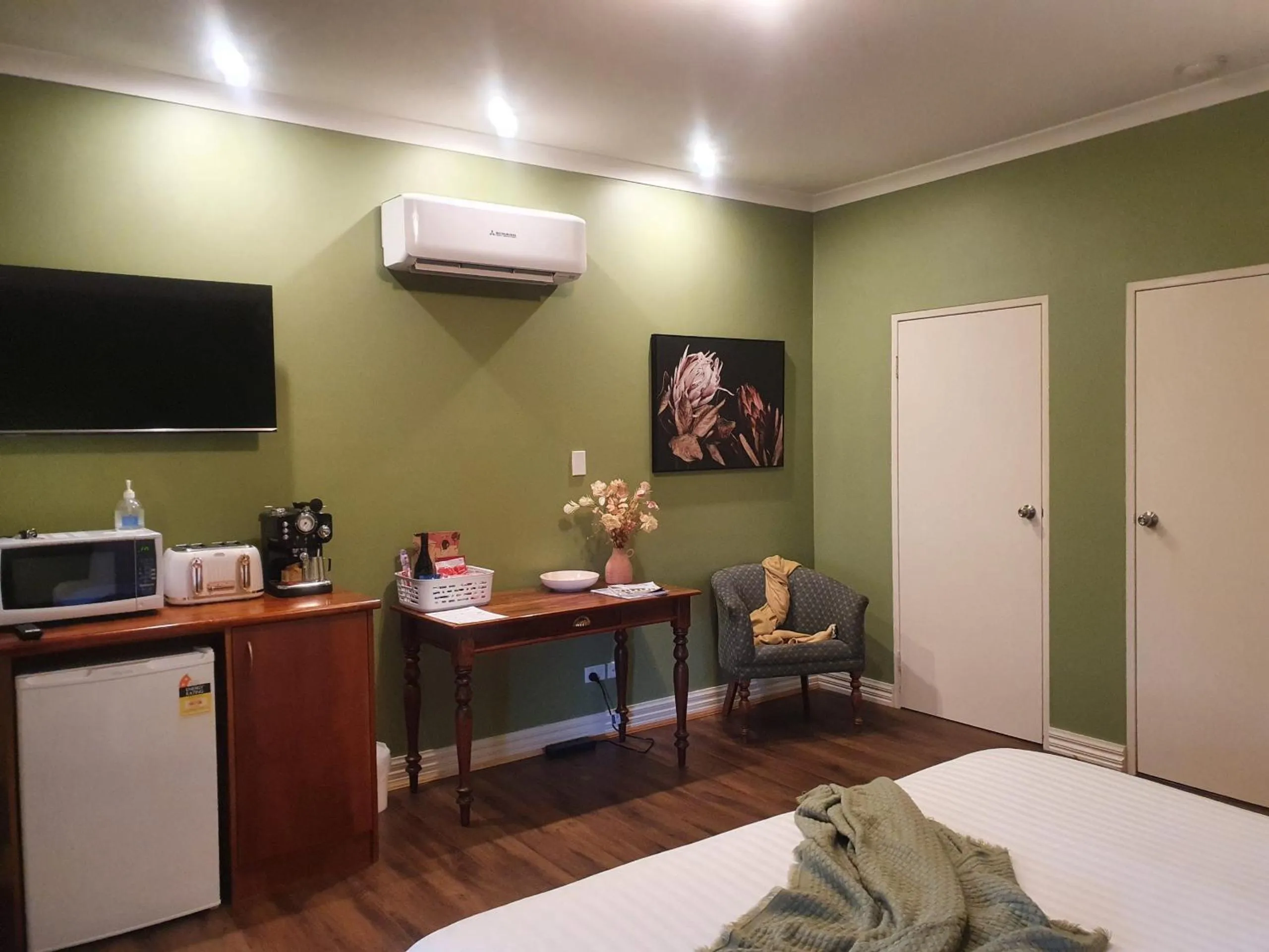 Bed in The Lancefield Lodge