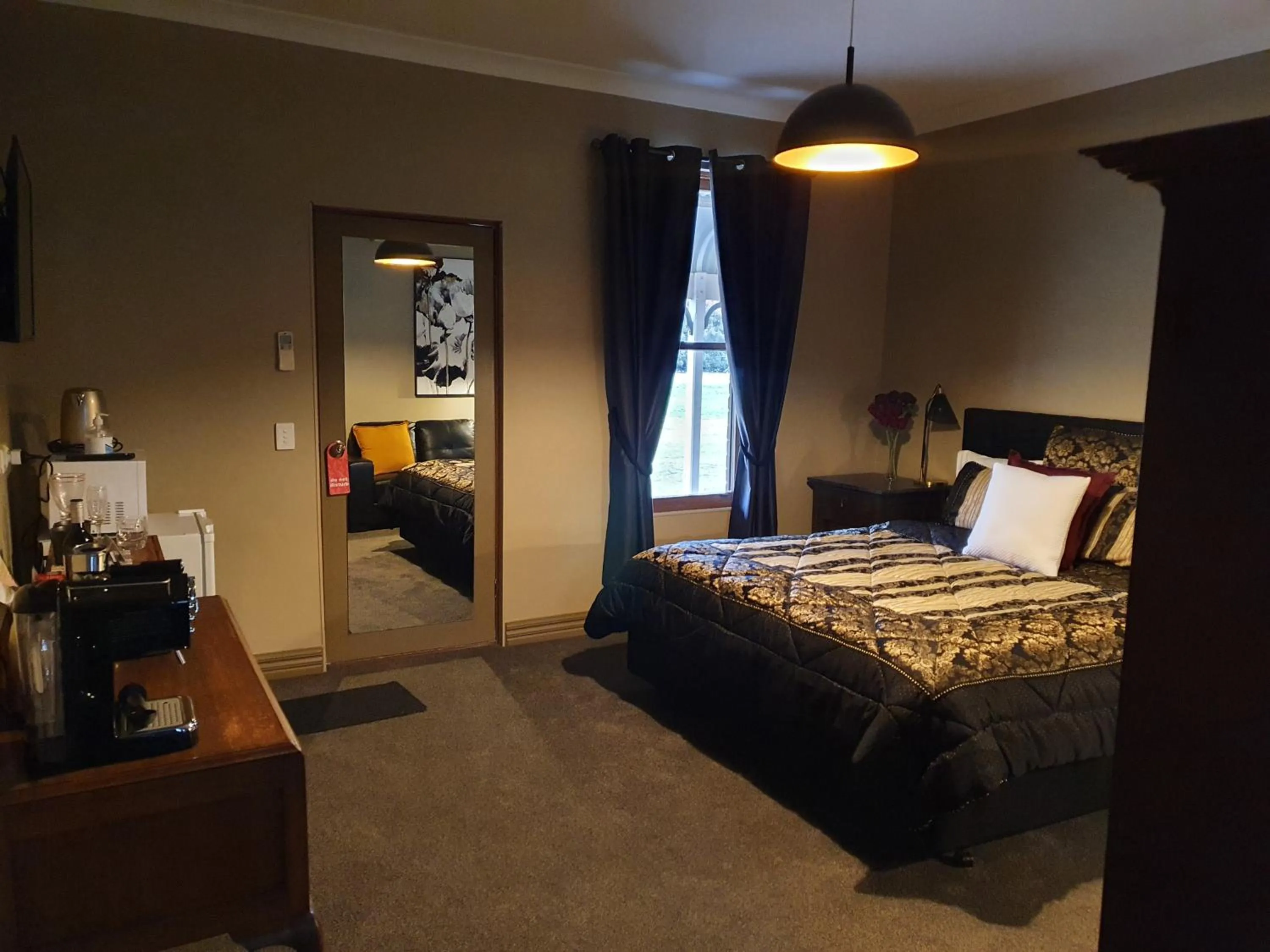 Coffee/tea facilities, Bed in The Lancefield Lodge