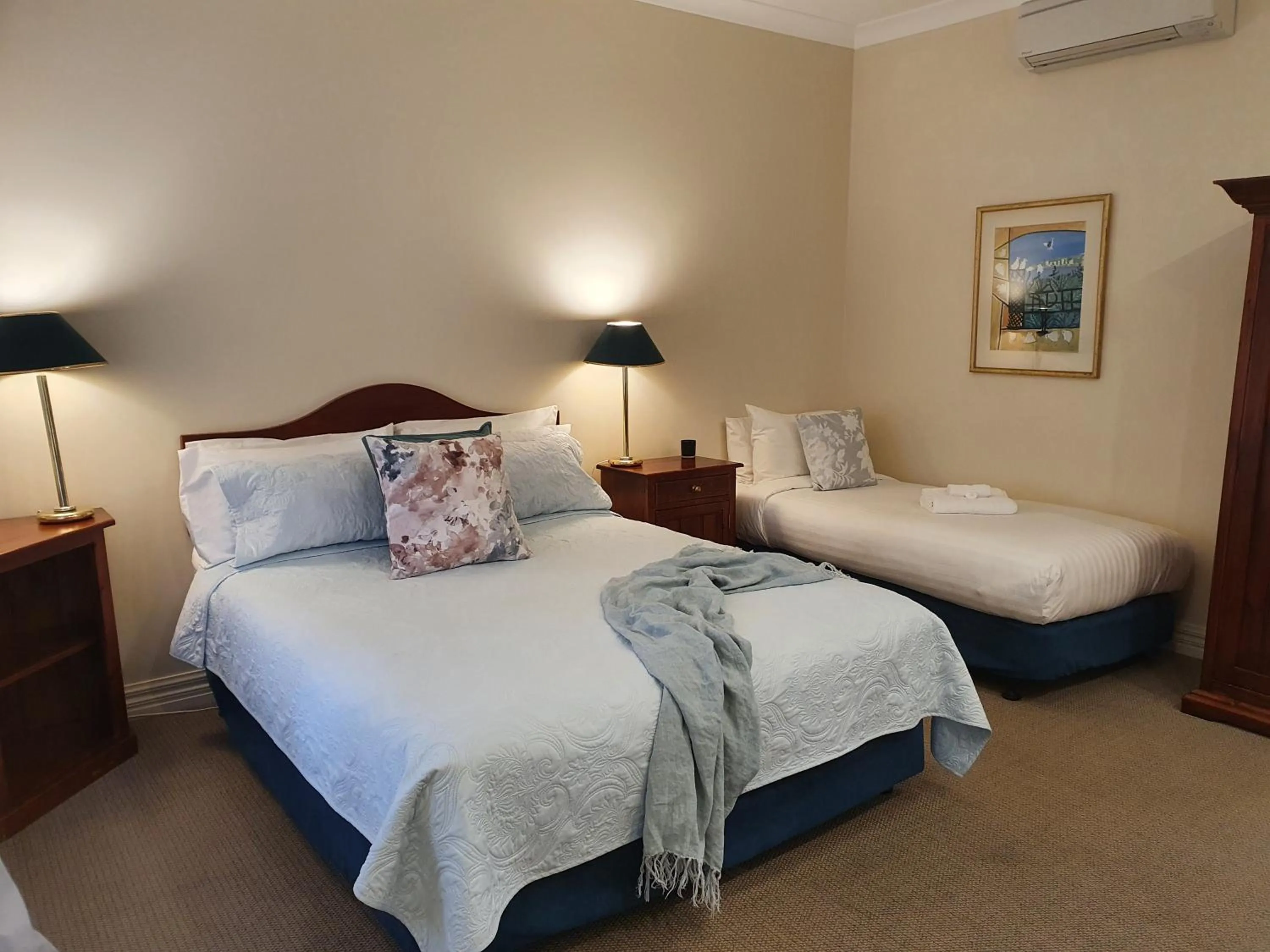 Bed in The Lancefield Lodge