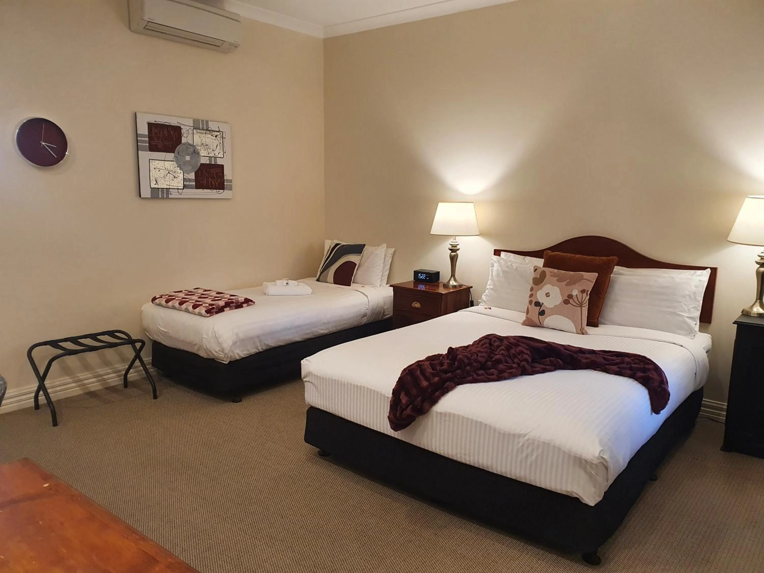 Bed in The Lancefield Lodge