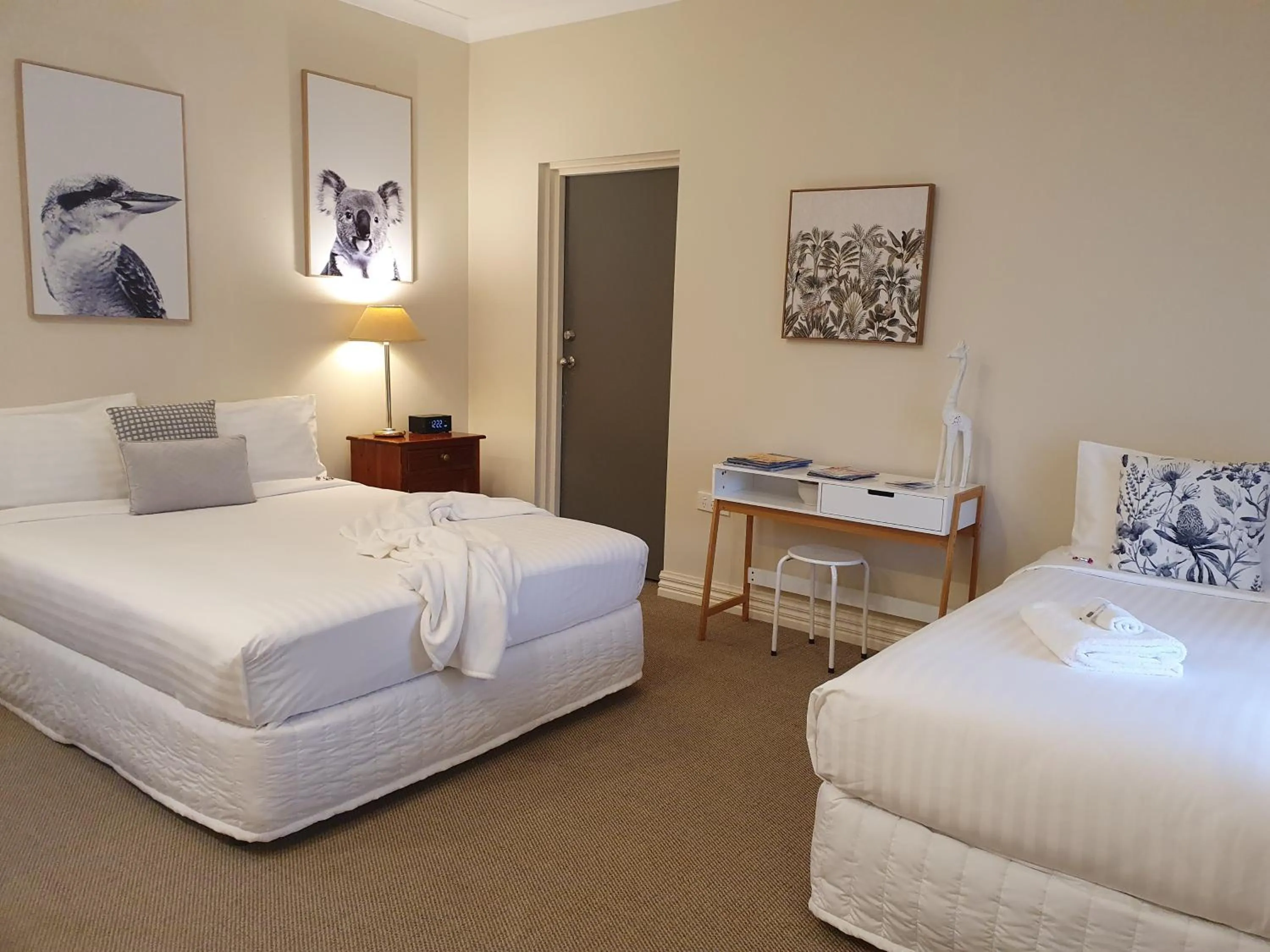 Bed in The Lancefield Lodge