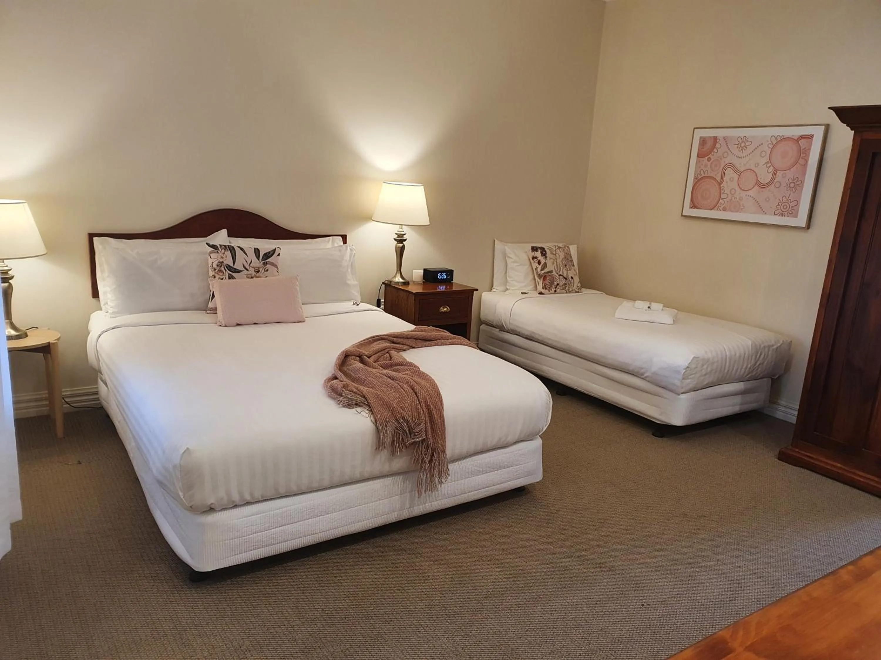 Bed in The Lancefield Lodge