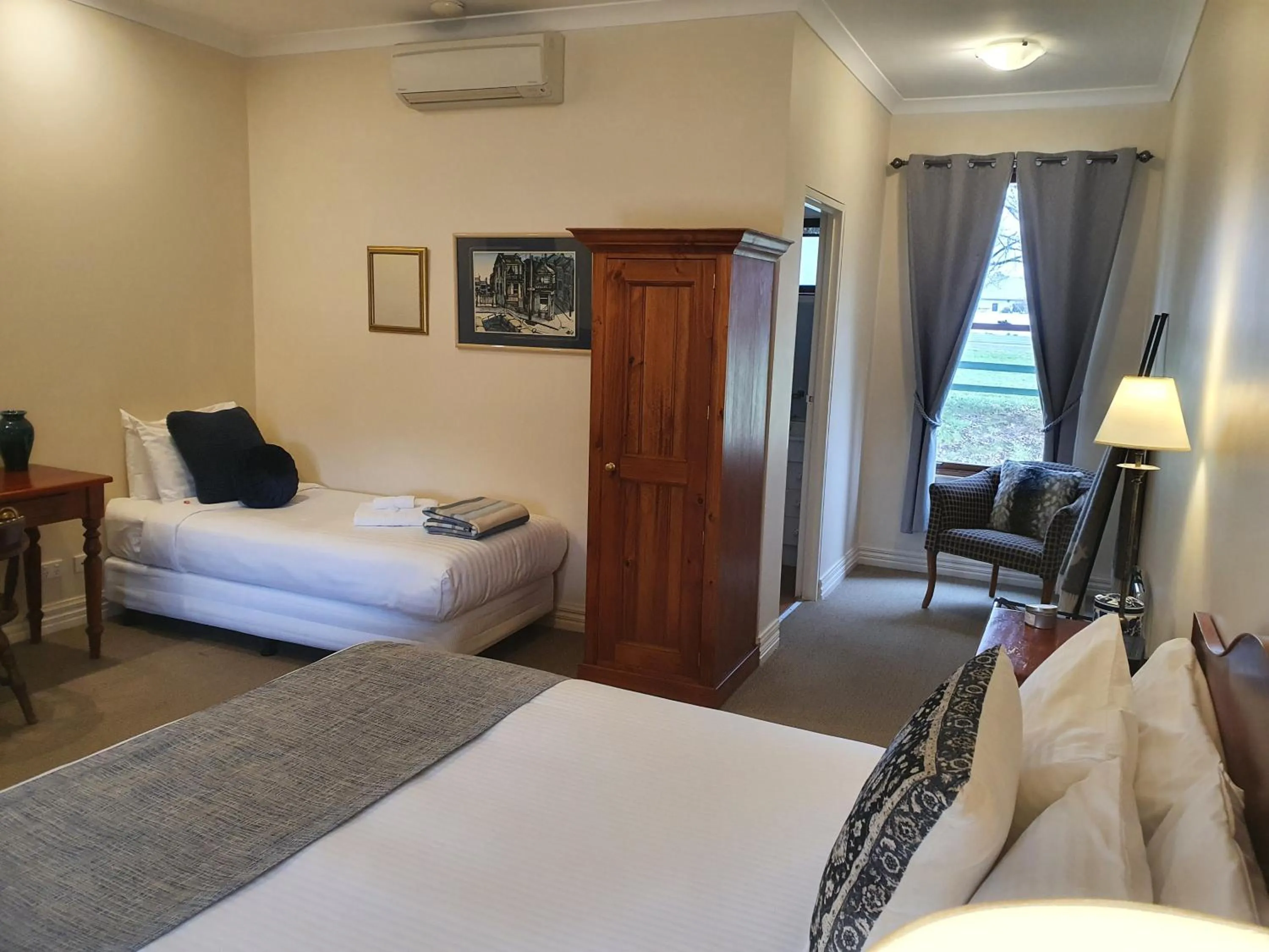 Bed in The Lancefield Lodge