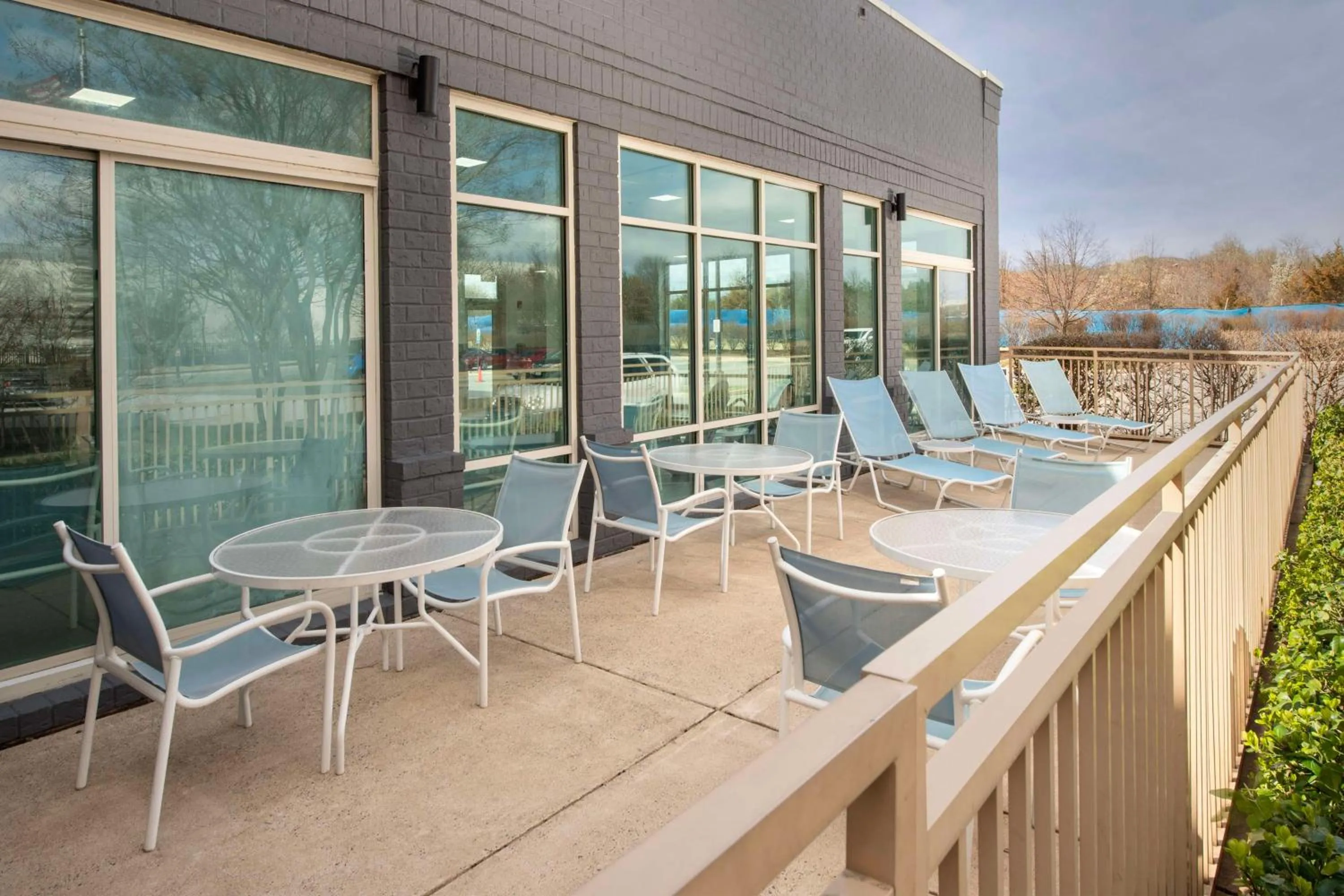 Patio in Embassy Suites by Hilton Dulles North Loudoun
