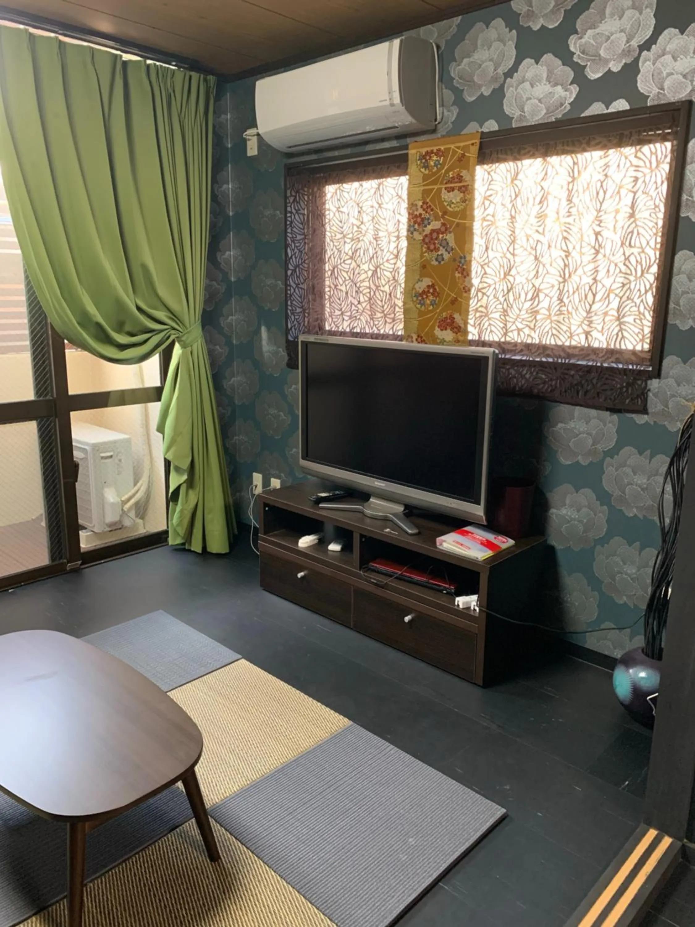TV and multimedia, Bed in Maximum of 21 people can be rented in one building 3 minutes walk to Tomari Port 10 minutes drive to the airport No parking lot 30 seconds walk from paid parking lot warayunso port city May