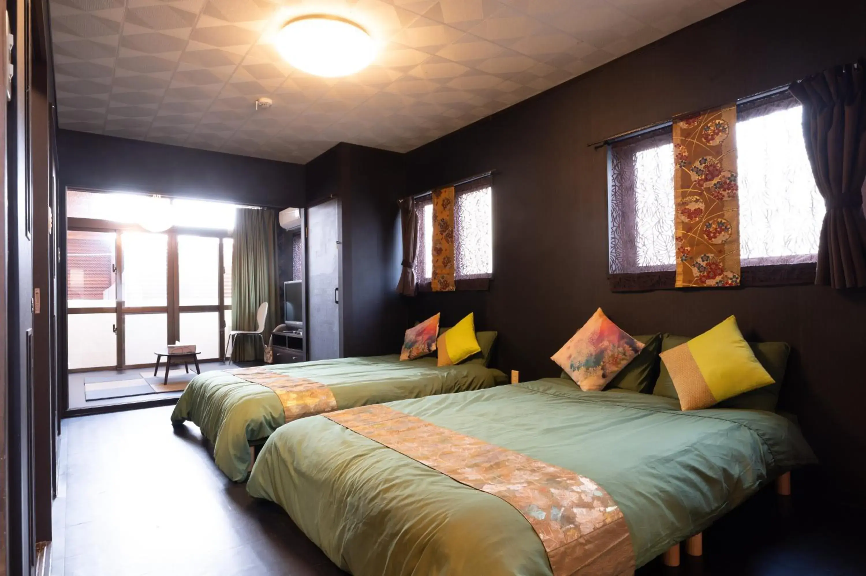 Five-Bedroom House in Maximum of 21 people can be rented in one building 3 minutes walk to Tomari Port 10 minutes drive to the airport No parking lot 30 seconds walk from paid parking lot warayunso port city May Five-Bedroom House in Maximum of 21 people can be rented in one building 3 minutes walk to Tomari Port 10 minutes drive to the airport No parking lot 30 seconds walk from paid parking lot warayunso port city May