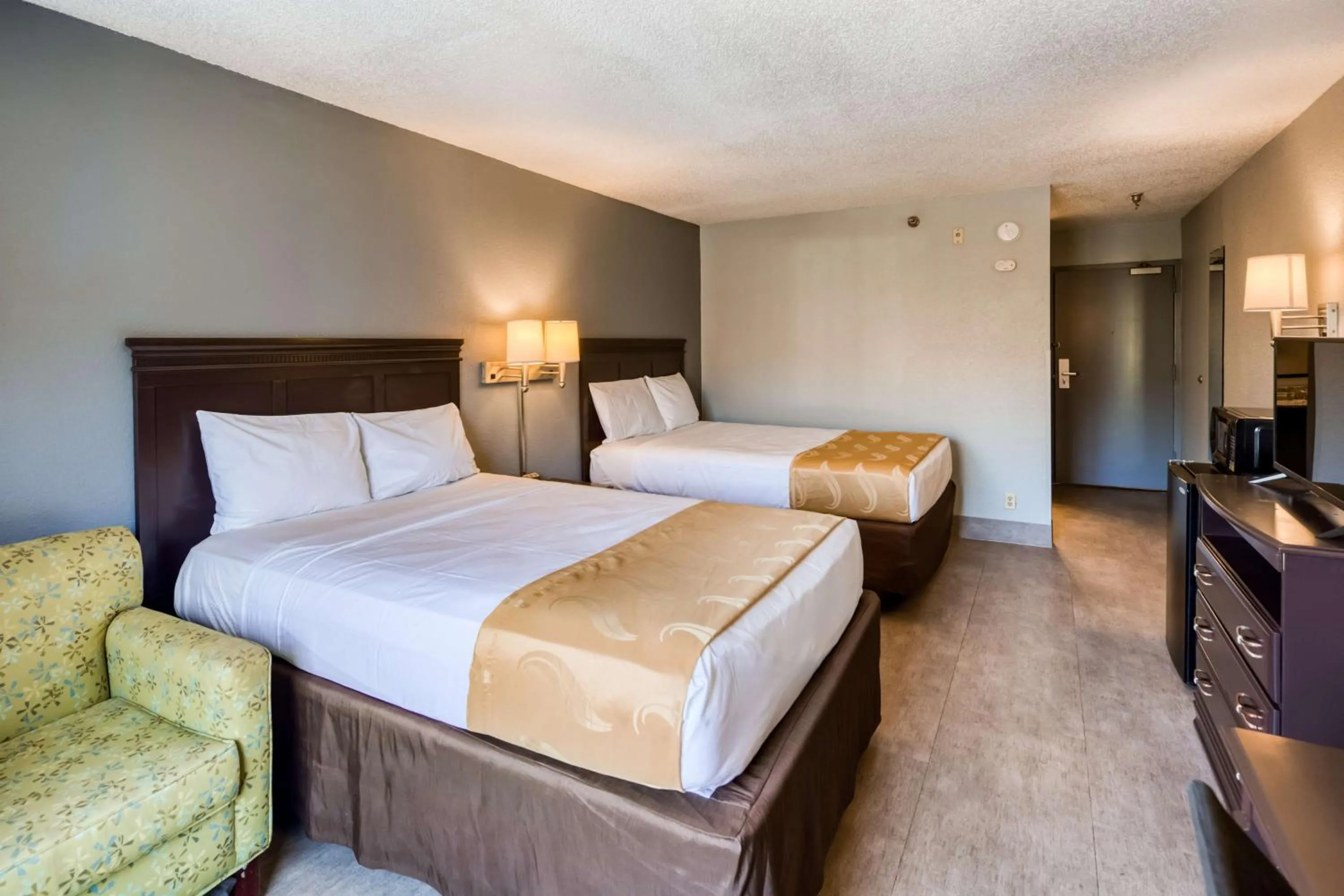 Bed in SureStay Plus Hotel by Best Western Durham Medical Center