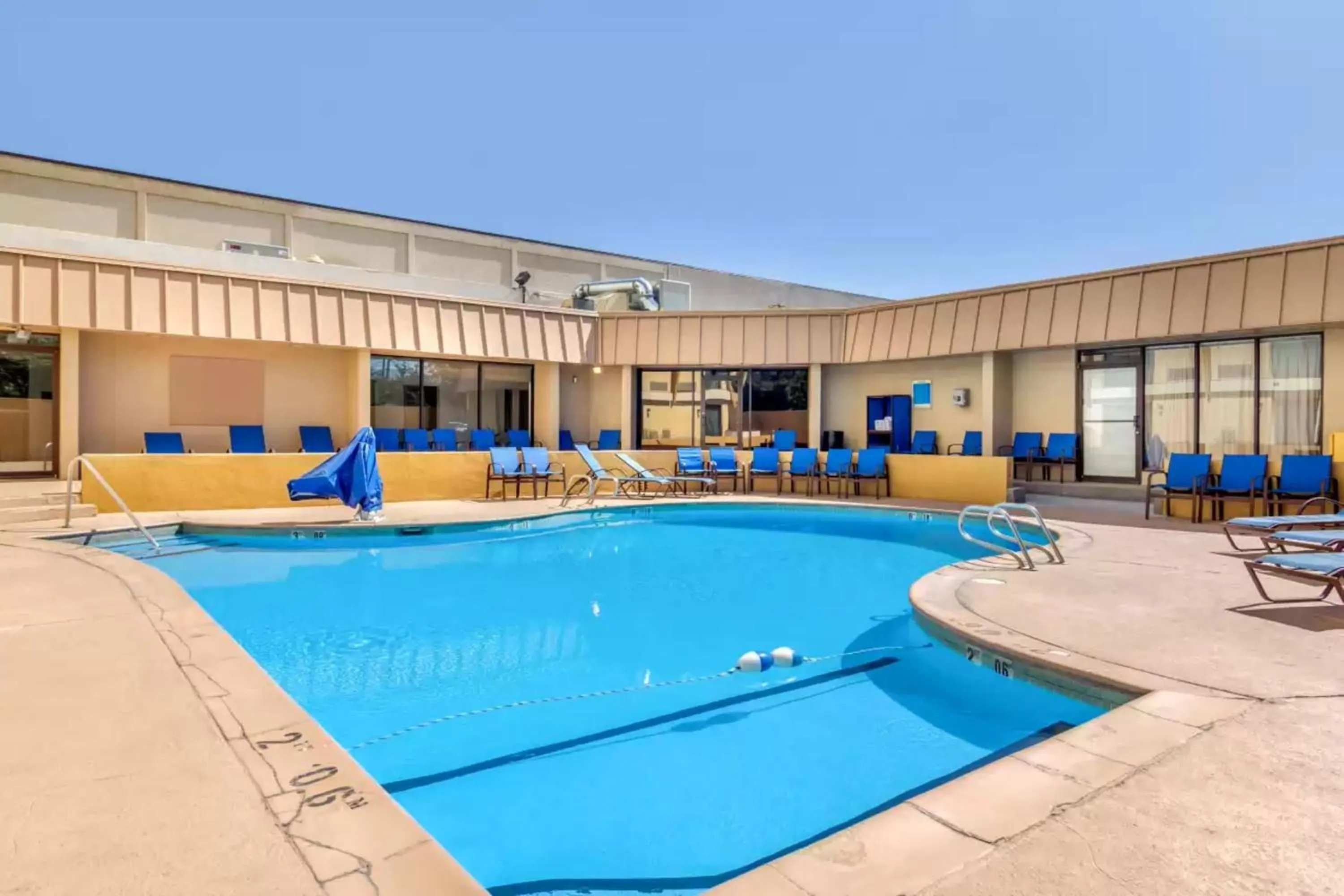 Swimming pool in Holiday Inn Express Denver Central - North