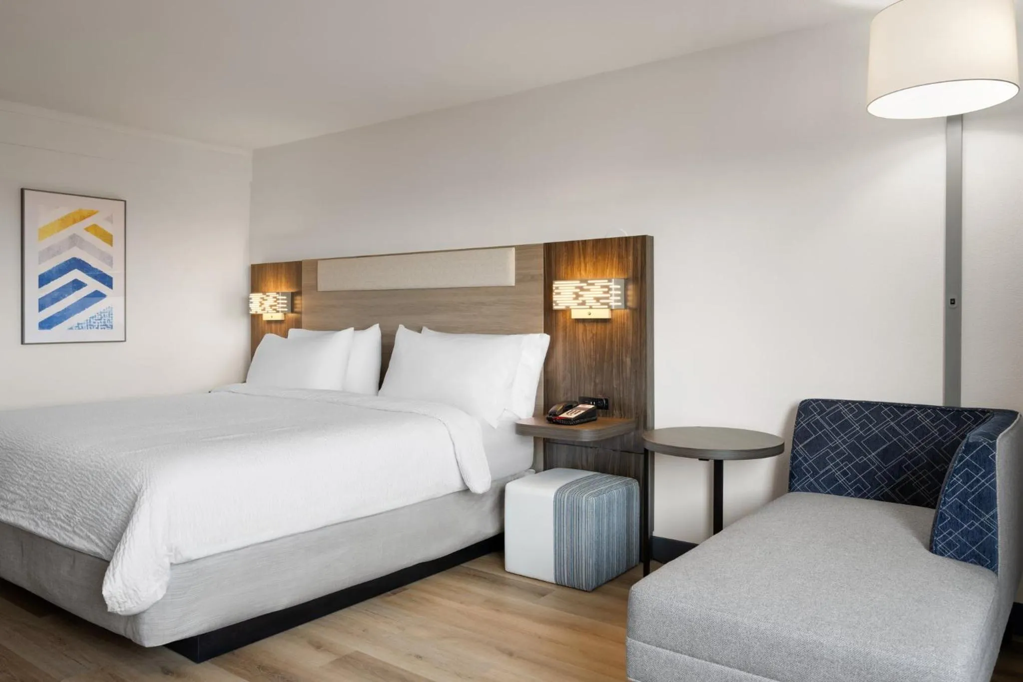 Photo of the whole room, Bed in Holiday Inn Express Denver Central - North