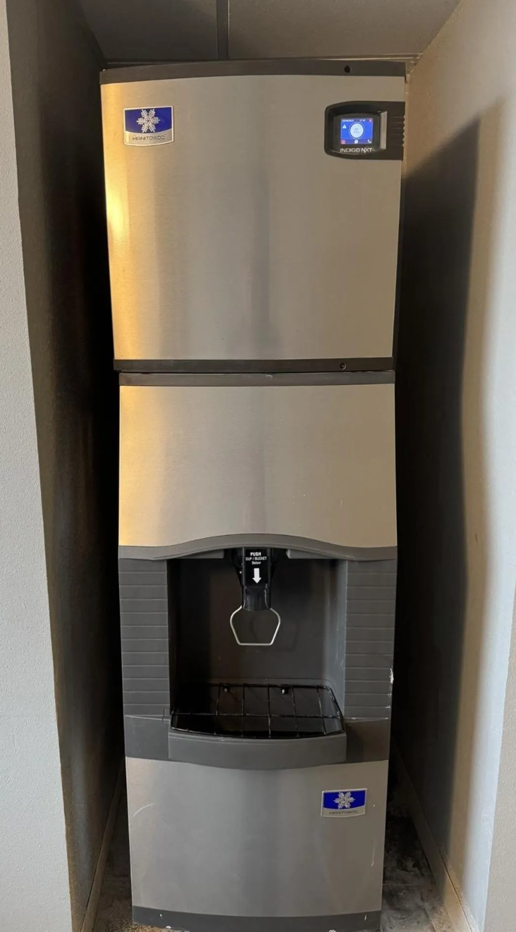 Property building in Holiday Inn Express Denver Central - North