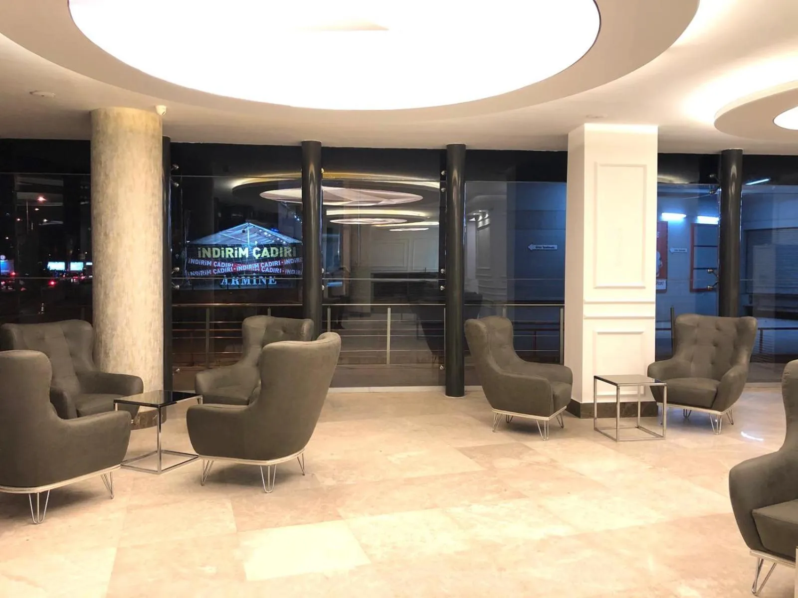 Lobby or reception in Le Luxe Suites Hotel