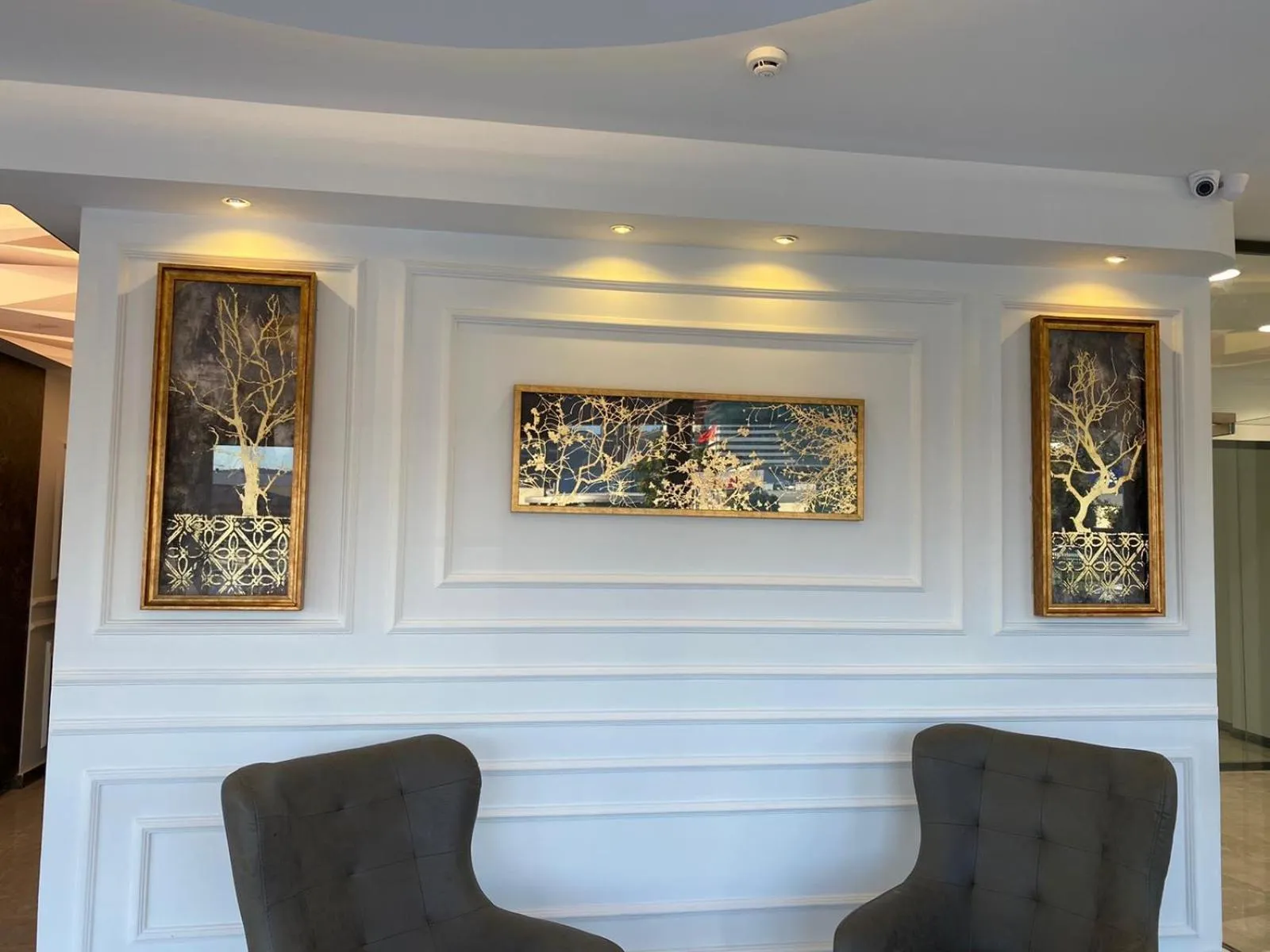 Lobby or reception in Le Luxe Suites Hotel